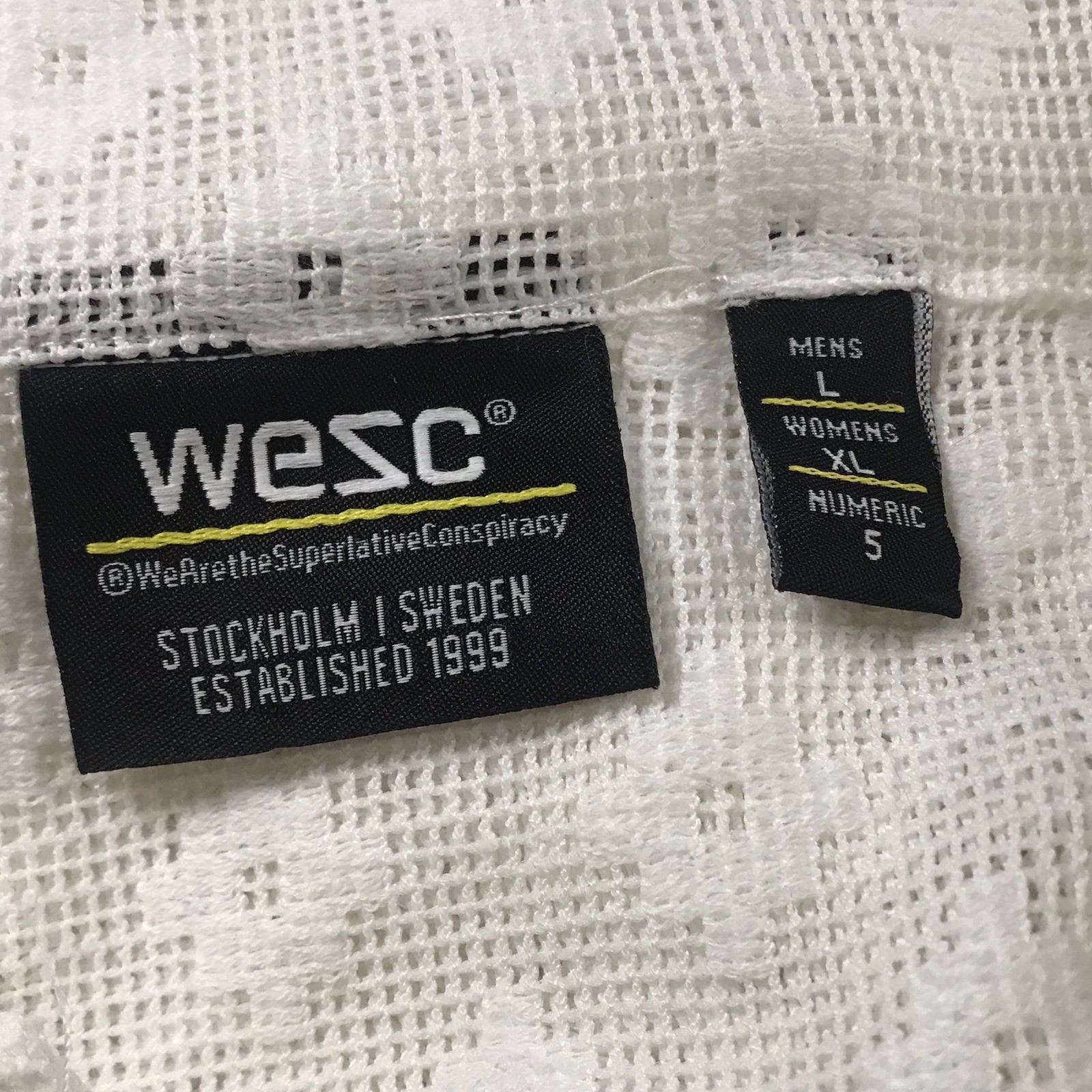 WESC WHITE SHEER GEOMETRIC PATTERN BUTTON FRONT SHIRT SHORT SLEEVE MENS LARGE