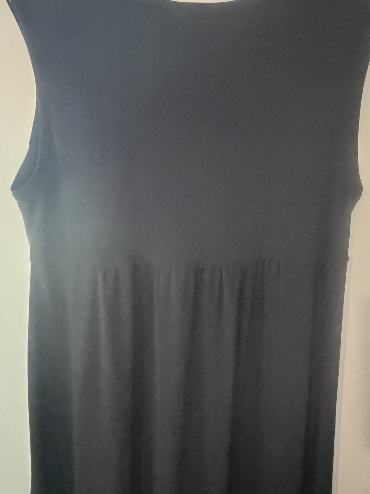 Dressbarn Black Sleeveless V Neck Midis Dress With Gold Waist Medallion Size 14W