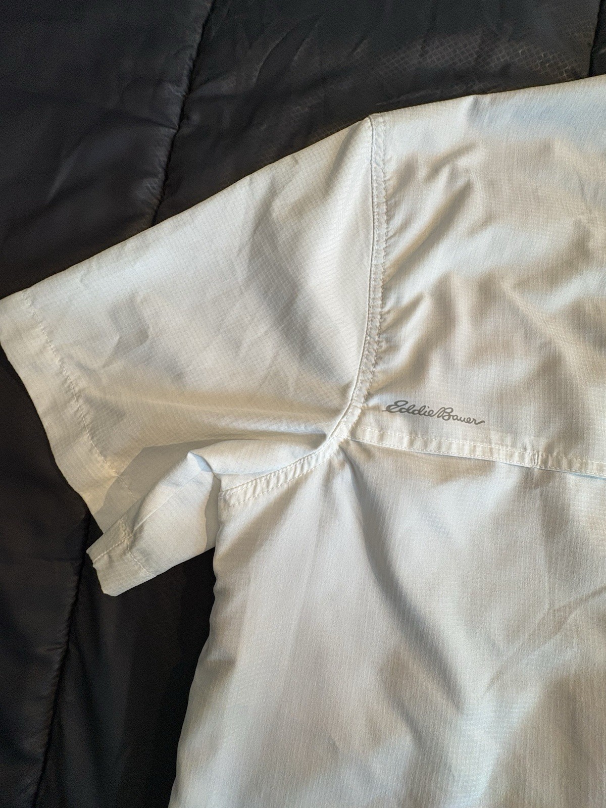 Eddie Bauer Men’s L/G White Solid Short Sleeve Button-Up Fishing Shirt.