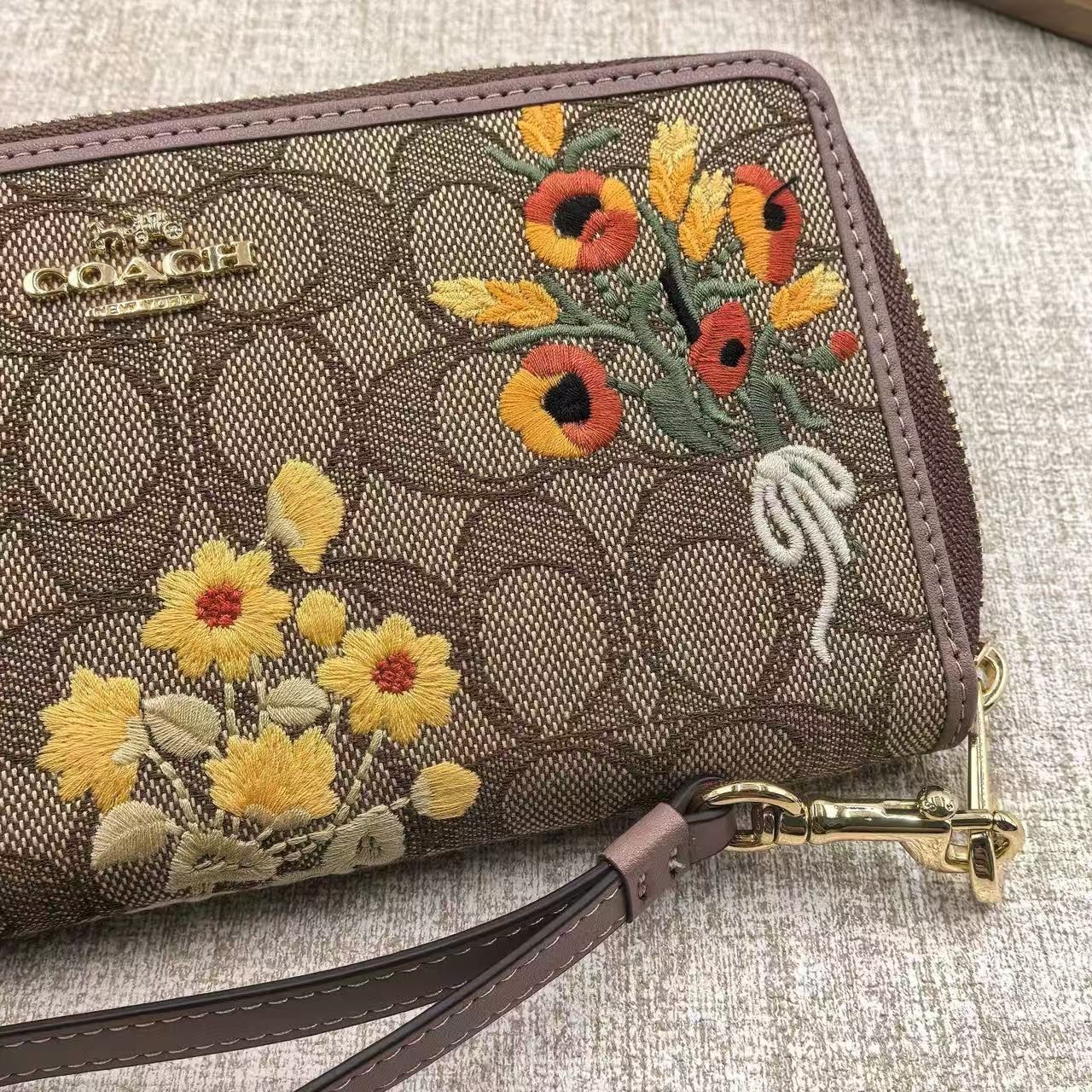 Coach CEC23 Long Zip Around Wallet Signature Jacquard Floral Wristlet