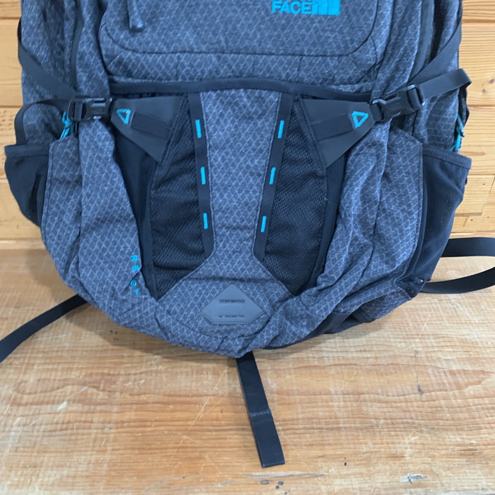 North Face Recon Backpack Mens Large FlexVent Laptop Hiking School Bag