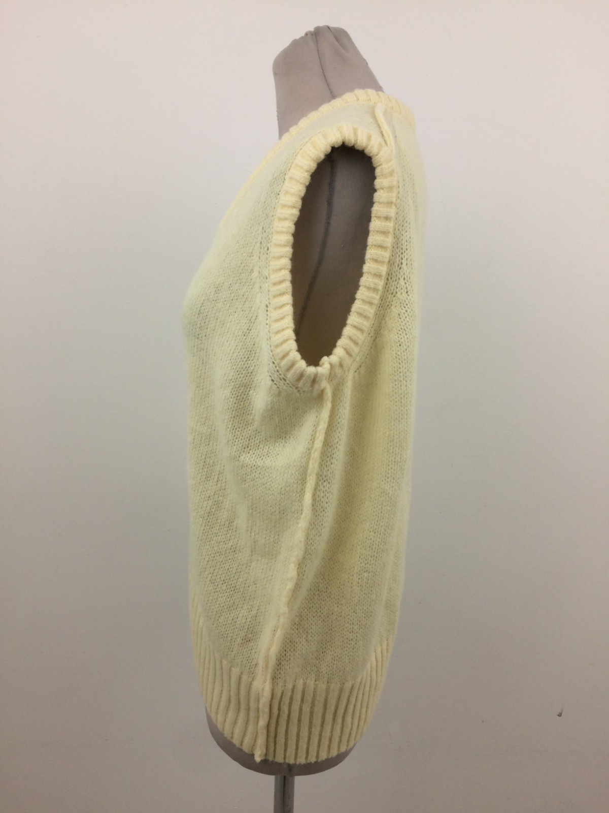 Autograph Women’s Jumper Vest Size L Pale Straw Knit S/Sleeve V-Neck Rib Hem New