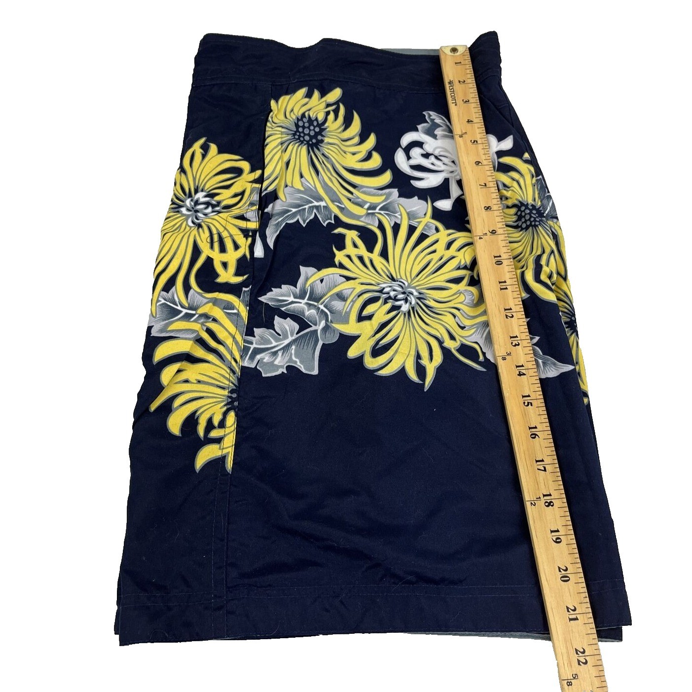 Board Shorts Reversible XL Tropical Flowers on Black other side Green surf beach