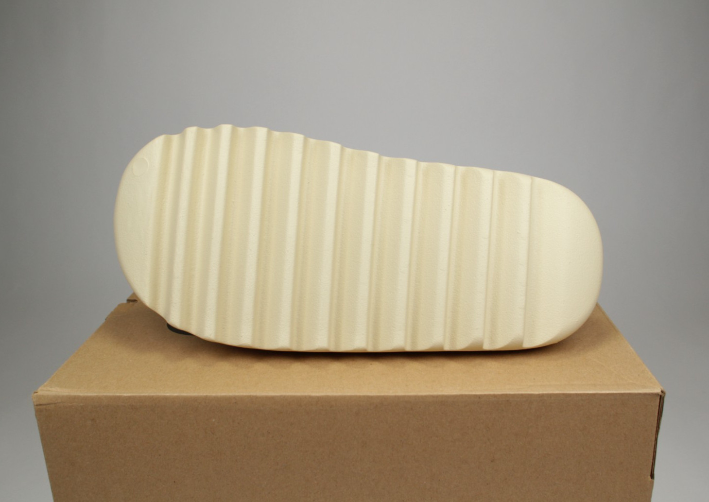 Adidas Yeezy Slide “Bone” NEW WITH BOX -FAST SHIPPING -Unisex FZ5897