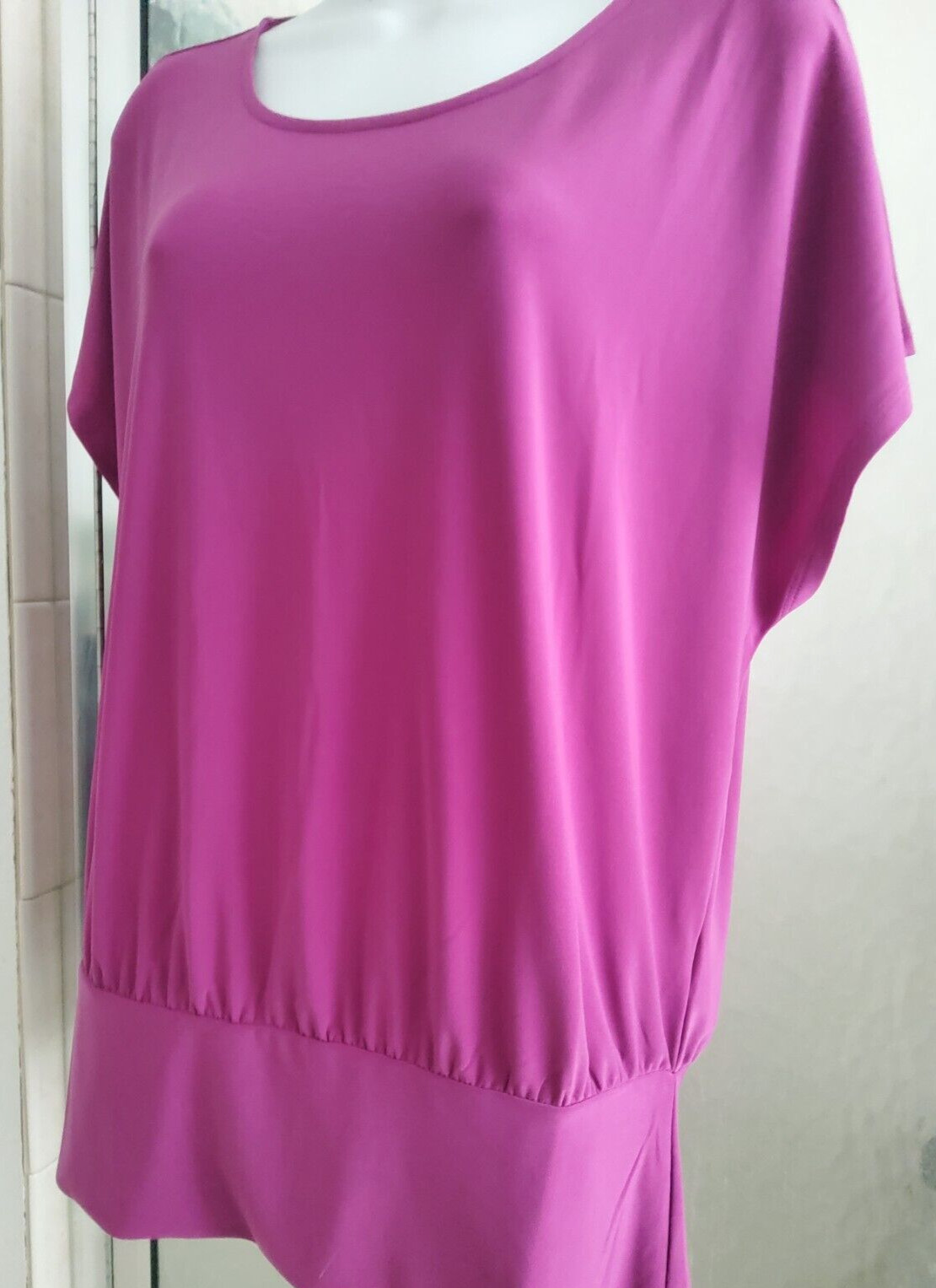WHITE HOUSE BLACK MARKET *PARTY TIME* BANDED HEM TOP-LARGE-PINK-KNOT BACK-**NEW*