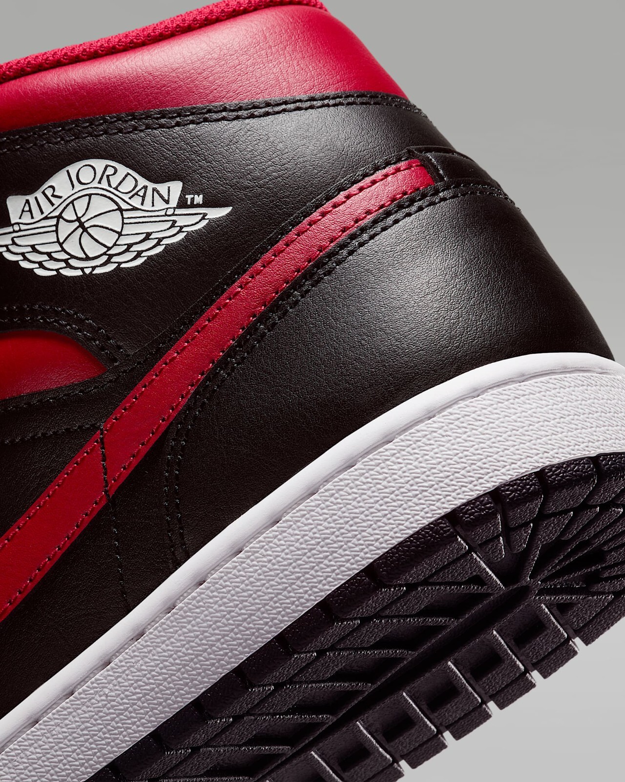 Nike Air Jordan 1 Mid “Bred” DQ8426-067 Men’s Shoes Sneakers Brand New [US 7-14]