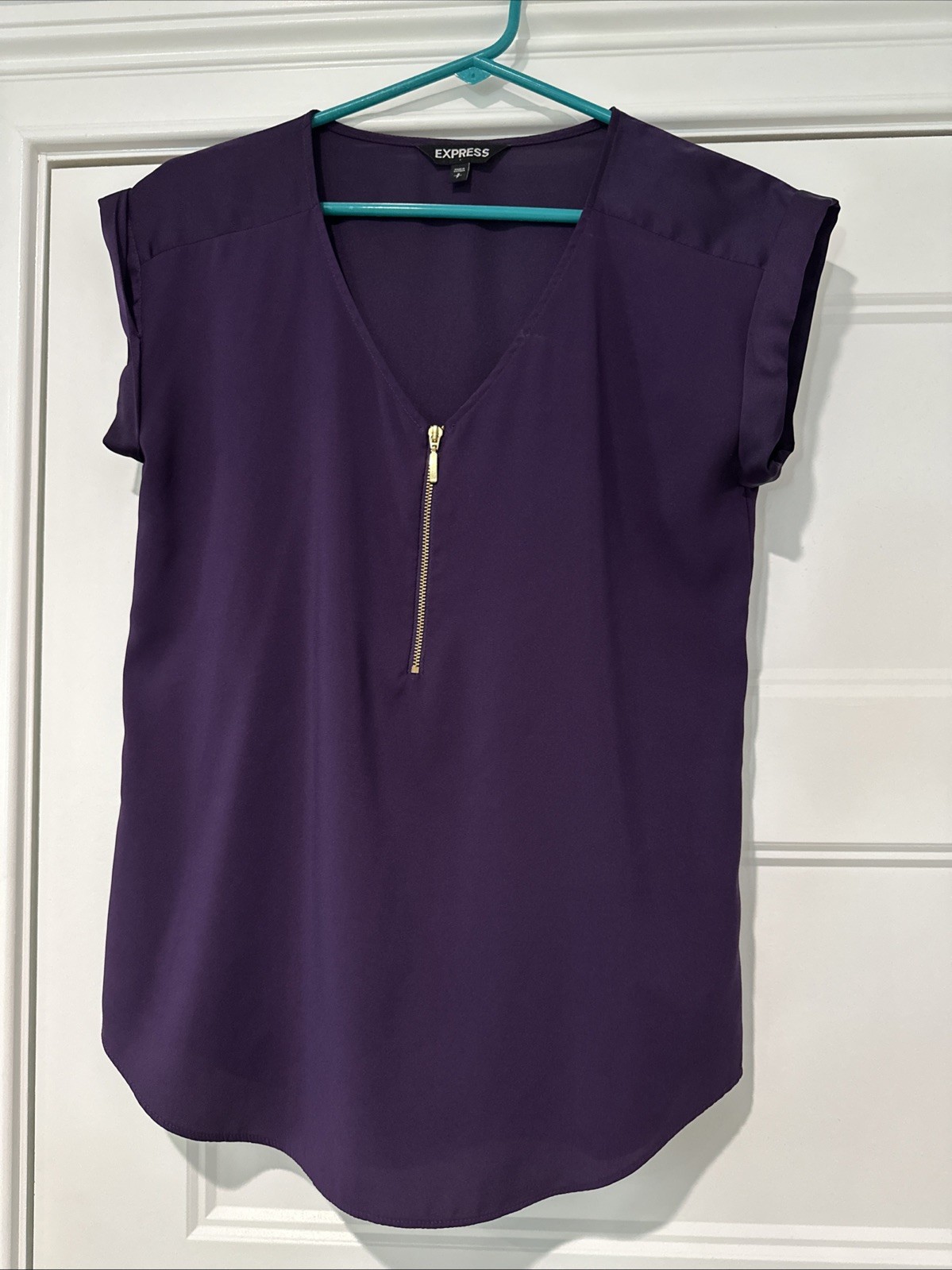 Express Blouse Womens Small Purple Zip Front V Neck Sleeveless Curved Hem Top