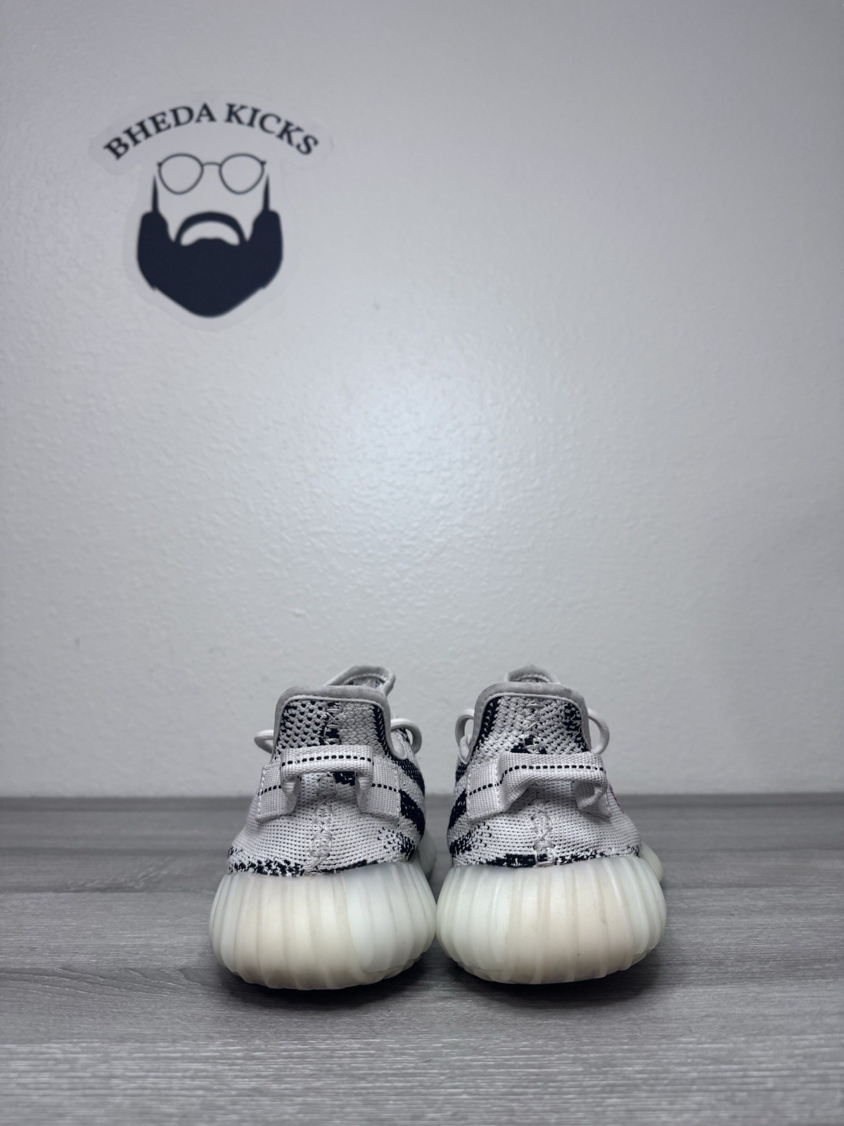 Size 8 – Adidas Yeezy Boost 350 V2 “Zebra” Men’s CP9654 Preowned Sneaker