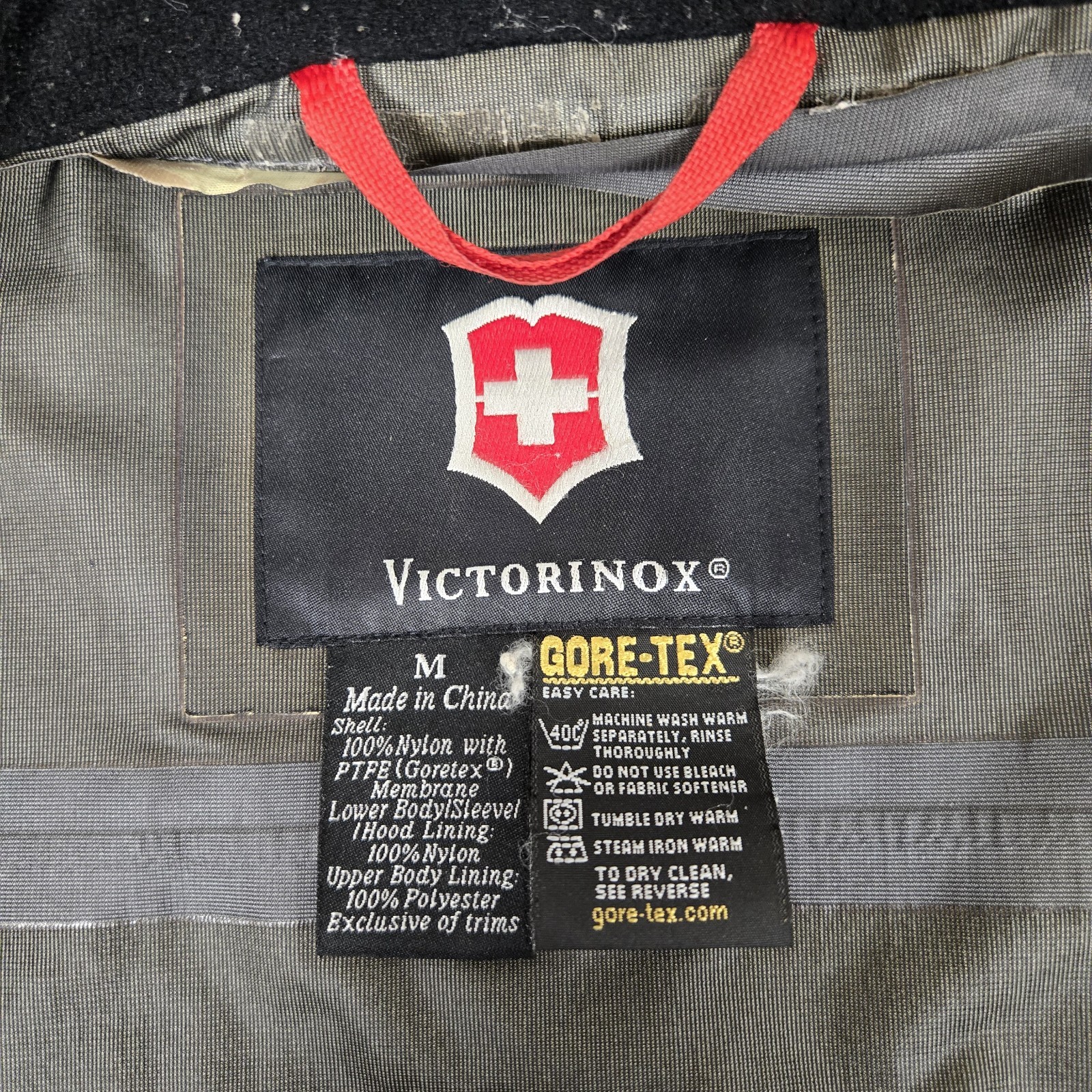 Victorinox Jacket Mens Medium Gray Gore Tex XCR Waterproof Shell Outdoor *READ