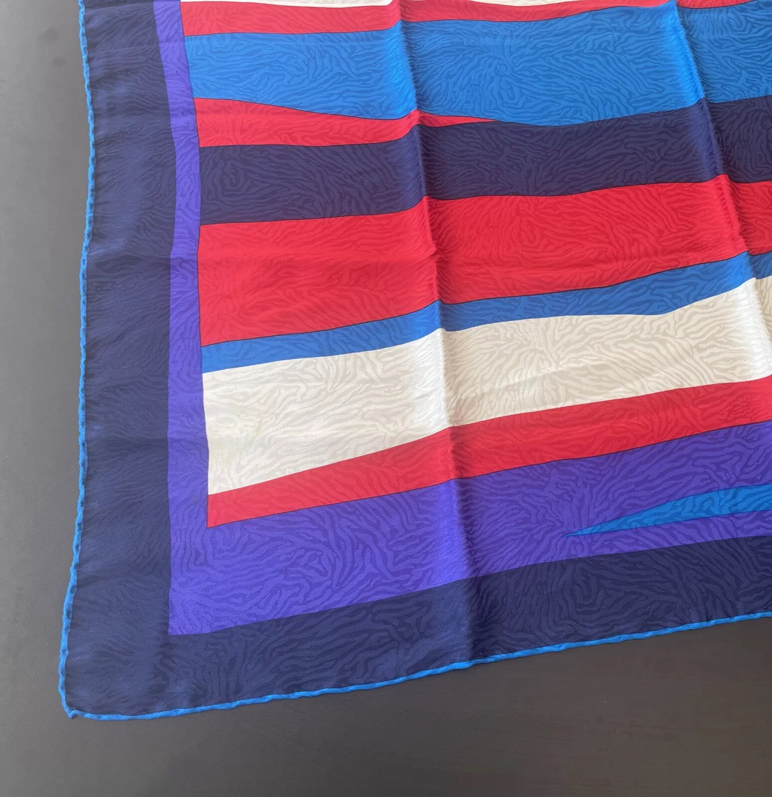 GUY LAROCHE PARIS MULTI COLOR 100% SILK SCARF 33.5″ X 33.5″ MADE IN ITALY