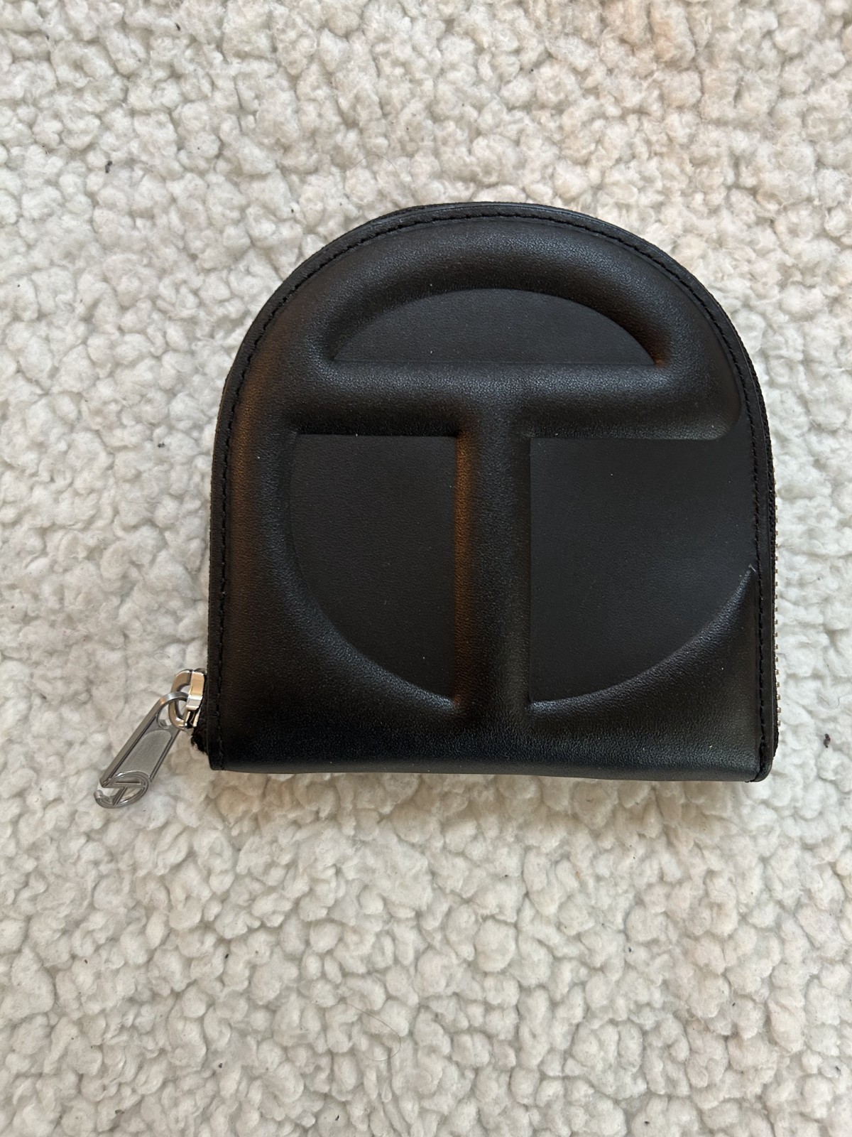 Telfar Black Zip-Around Logo Wallet NEW – Super cute and great design – Qty Disc
