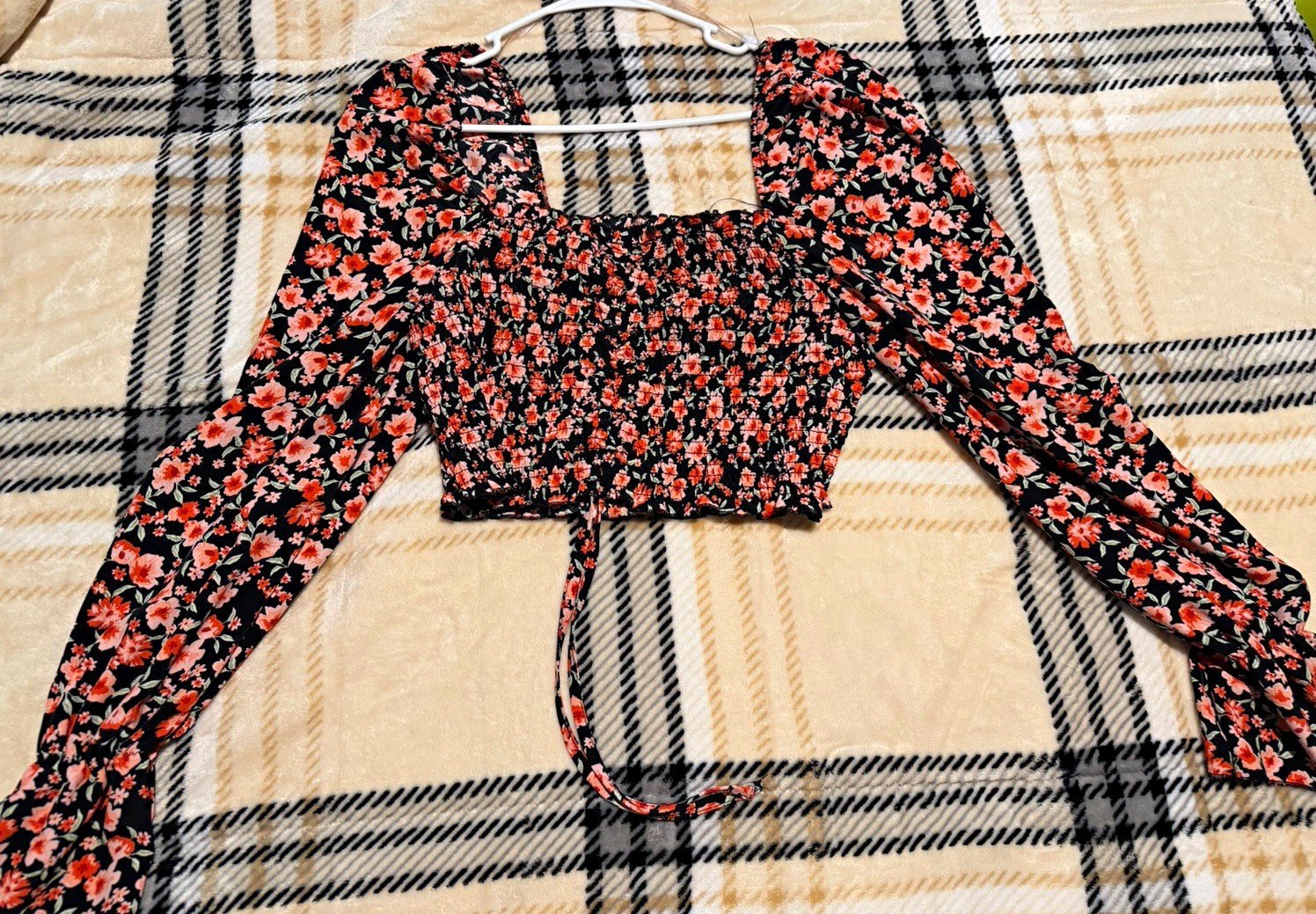 Hesperus Women’s L Black Floral Square Neck Long Sleeve Smocked Crop Blouse