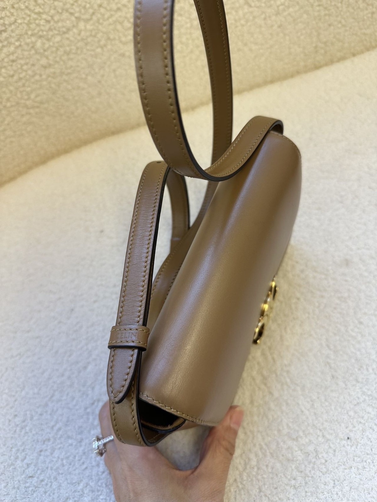Celine Pre-Owned Authentic Luxury Handbag Caramel 18.5*6*13.5cm