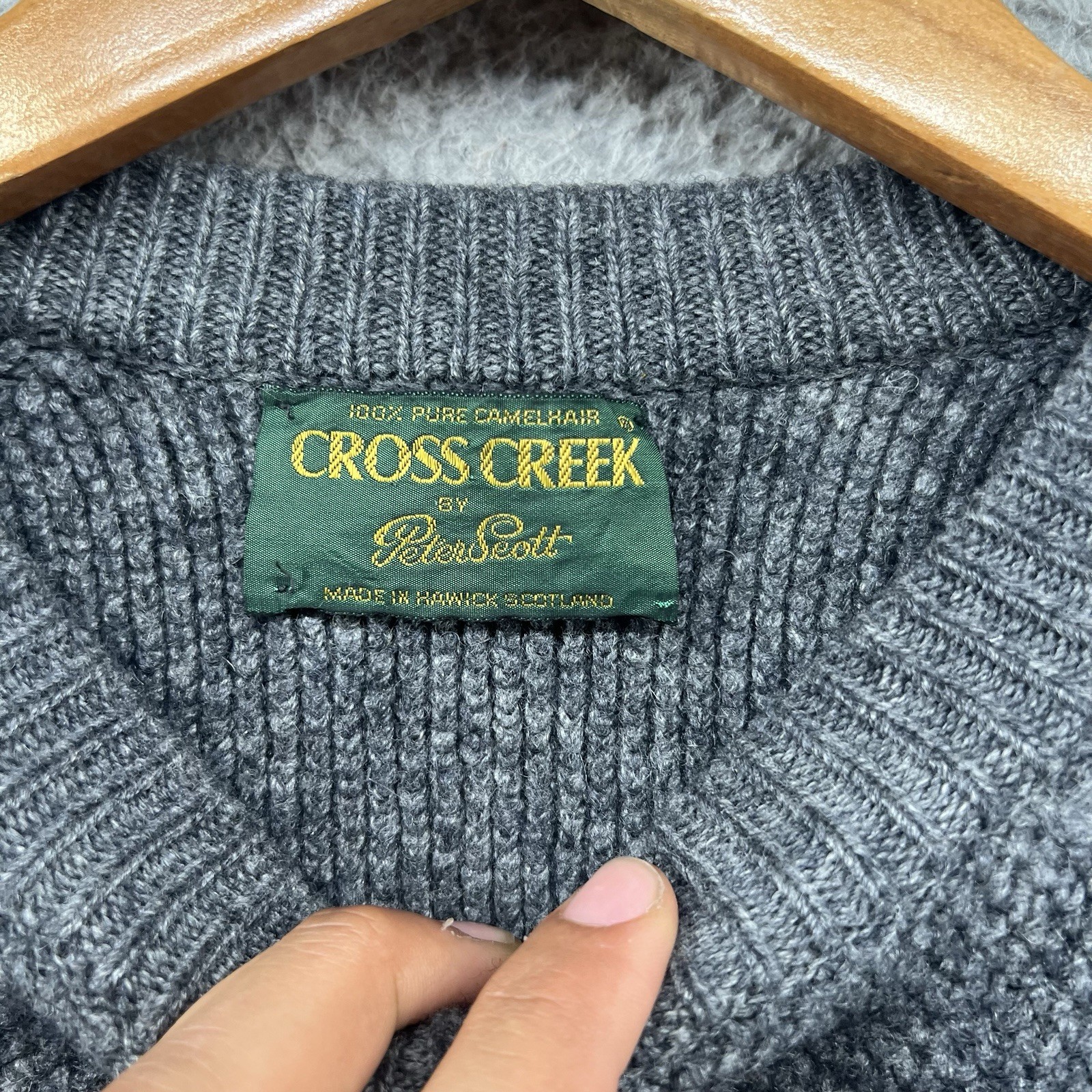 Cross Creek 100% Camel Hair Sweater Mens Medium Grey Knit Sweatshirt Wool Adult