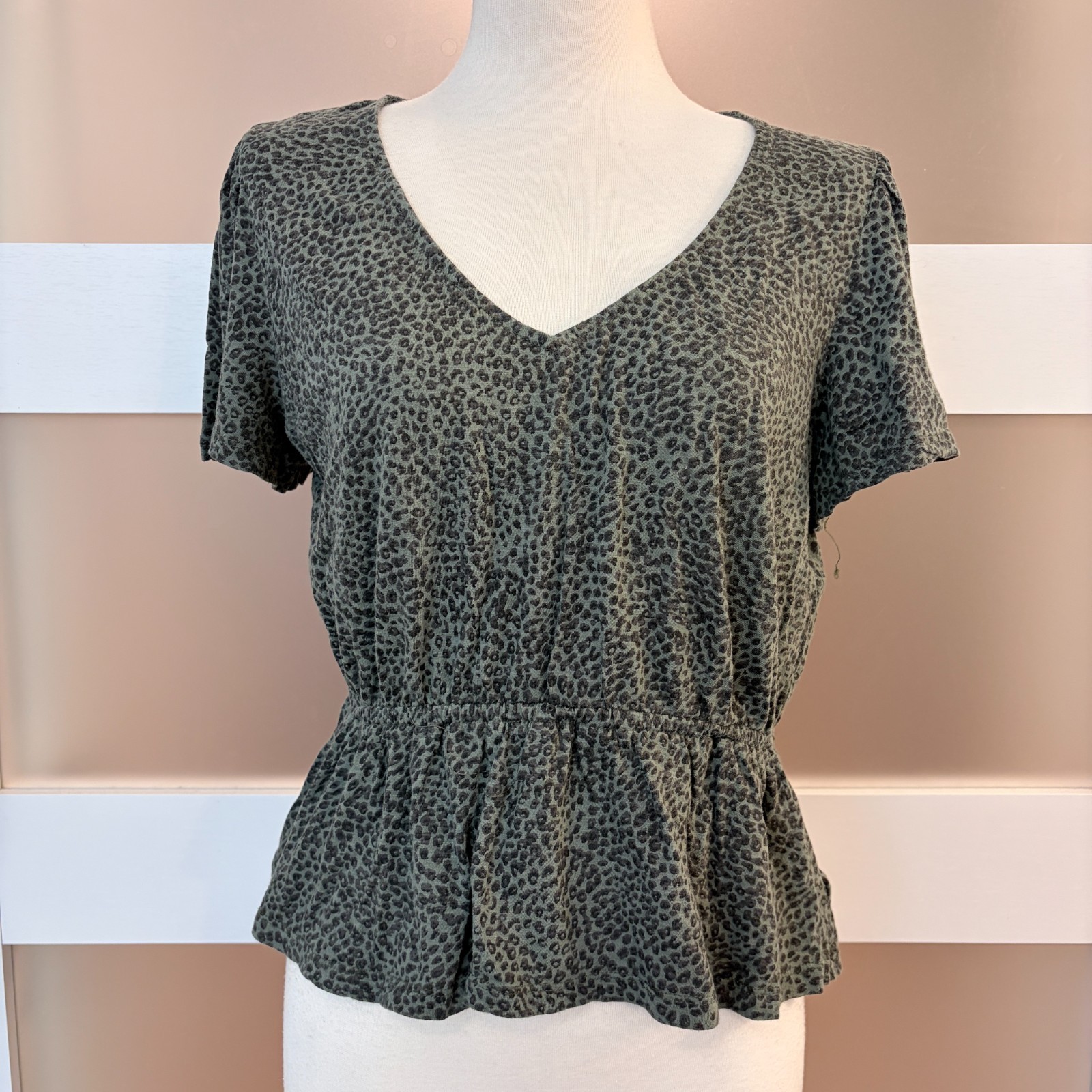 Lucky Brand Womens L Green Leopard Print Peplum Top V Neck Flutter Sleeve Boho