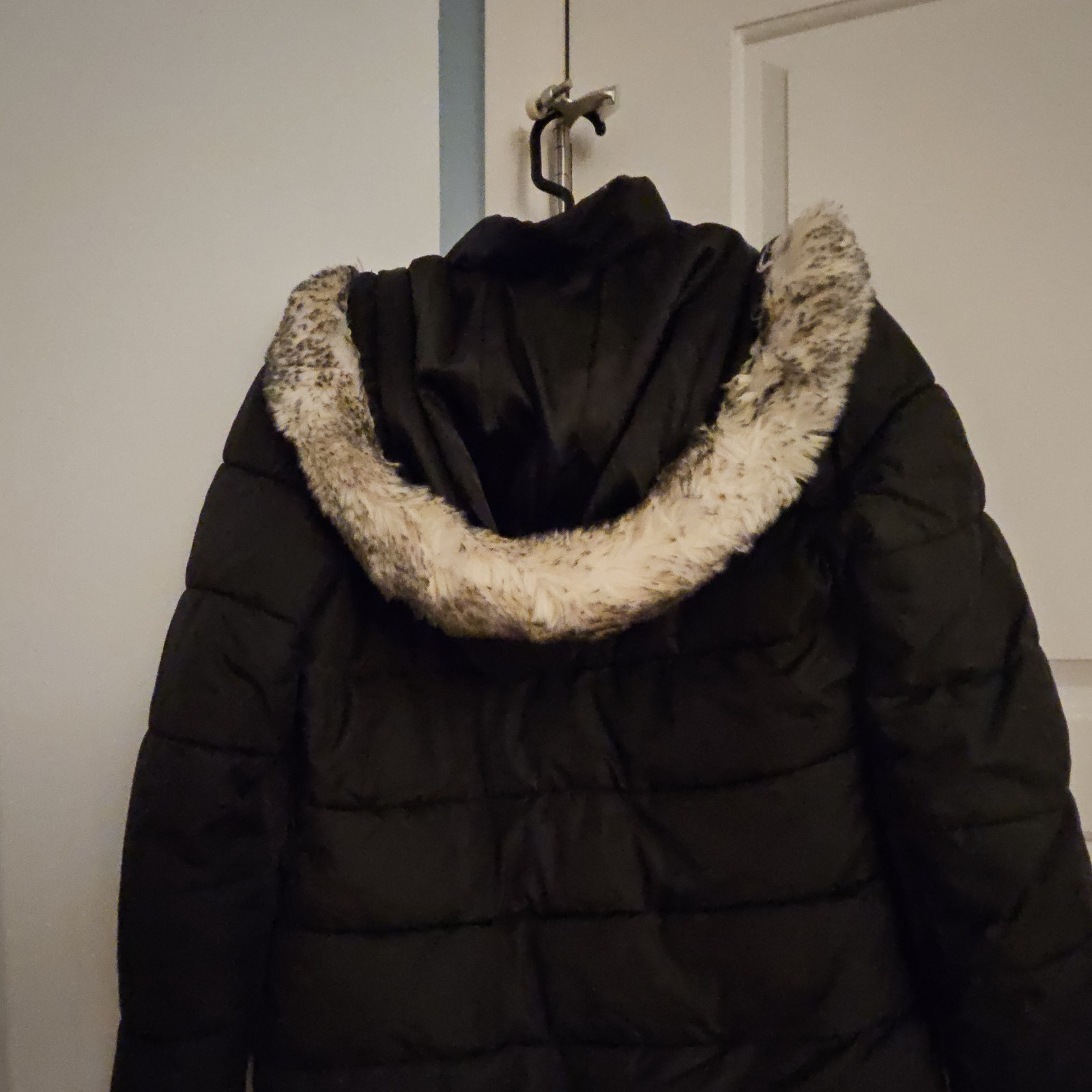 bebe Women’s Black Quilted Puffer Jacket Hood Fur Trim Zip Front Size S