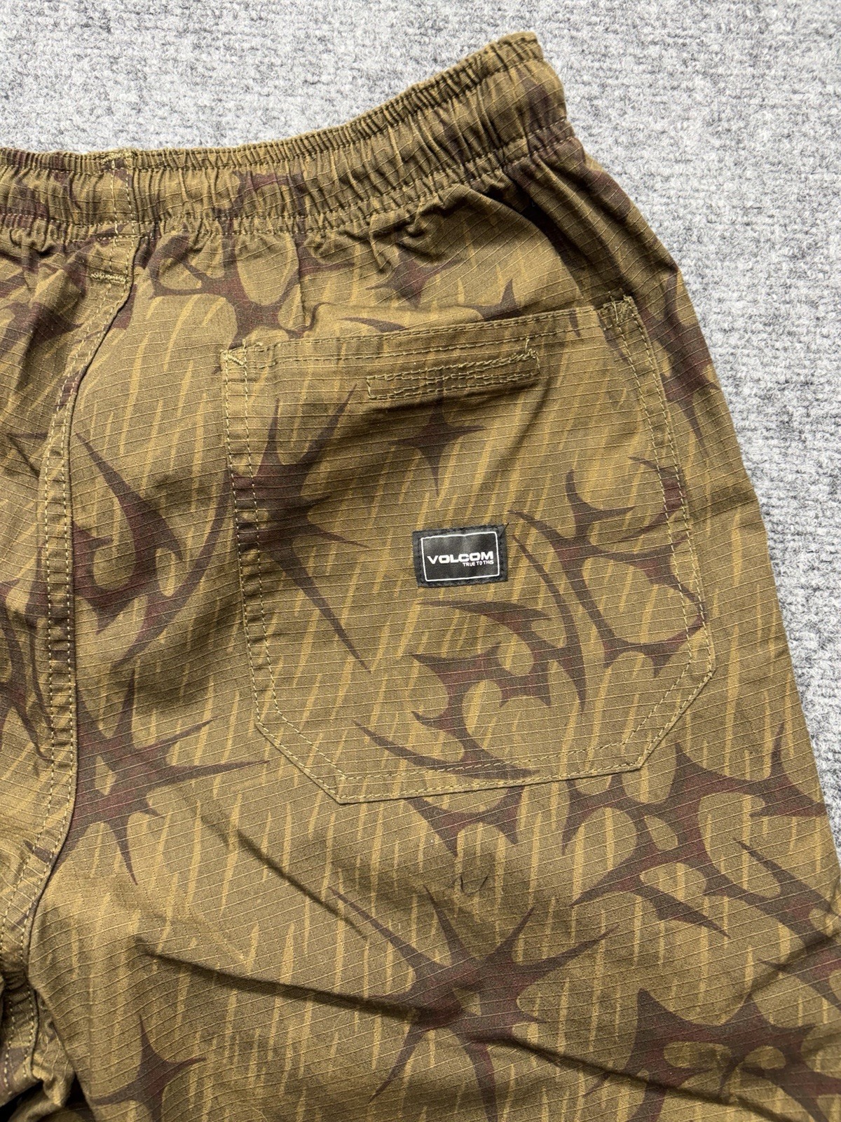 Volcom Men’s Small Olive Green Tribal Print Elastic Waist Pants Cargo Casual