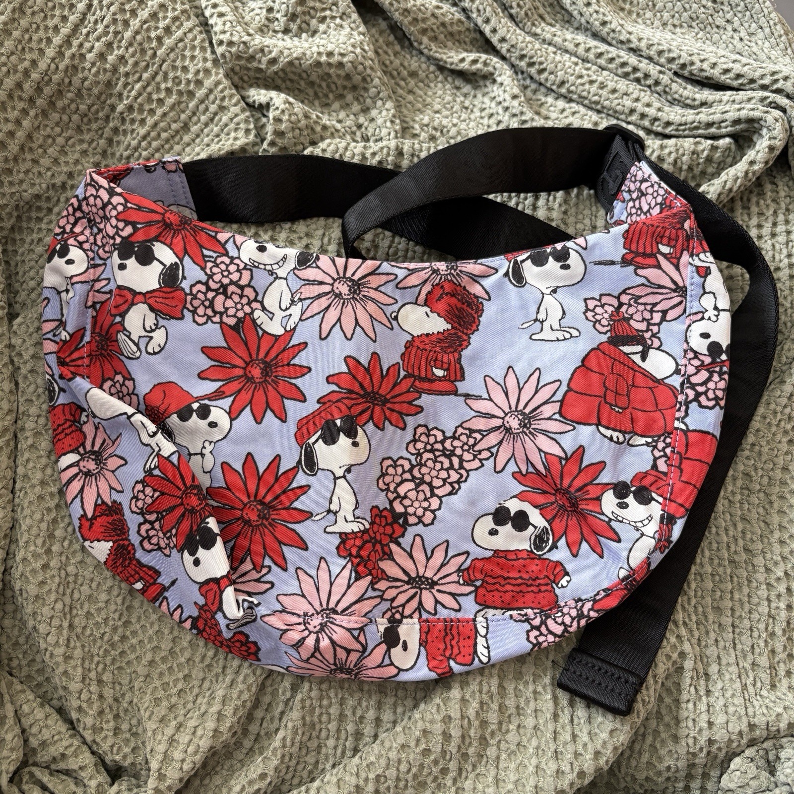 Baggu Medium Crescent Bag Peanuts Floral Snoopy 🐶 barely used without tags!