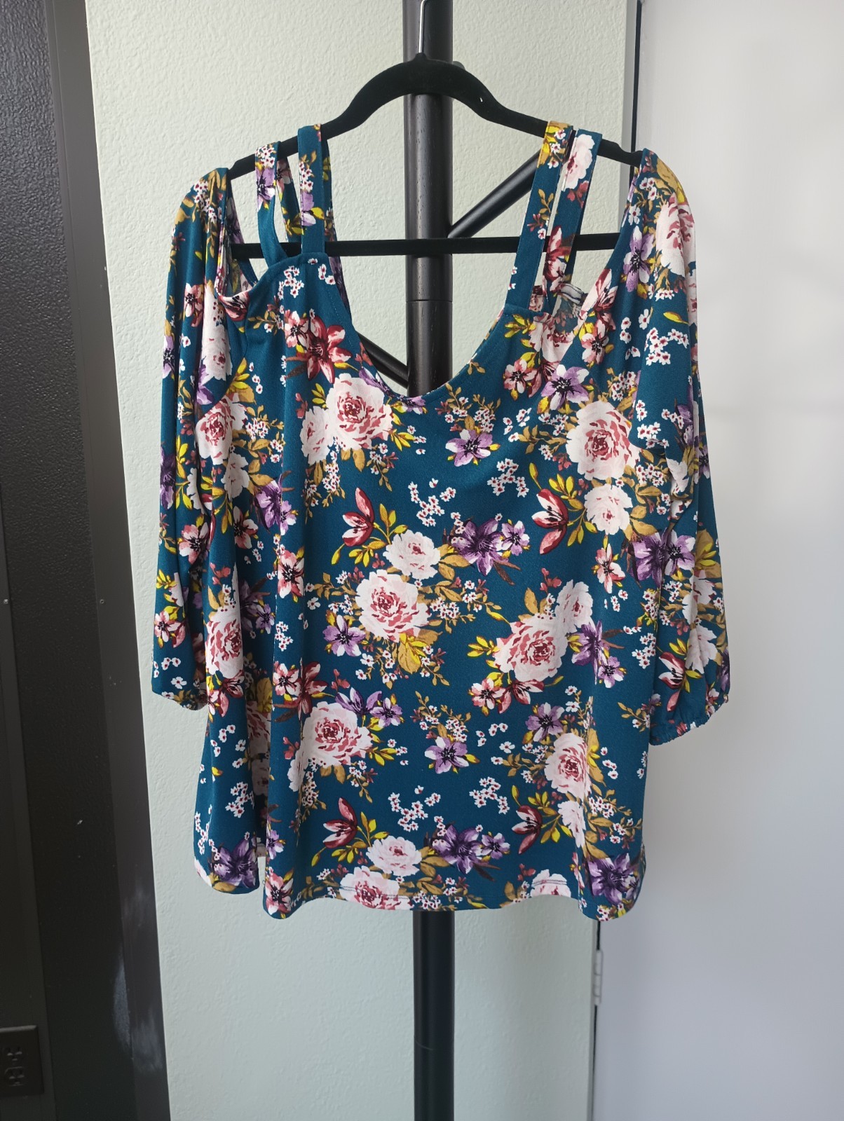 Torrid 2x Cold Shoulder Blue Floral Print Top Size 2 Double Strap 22w/24w