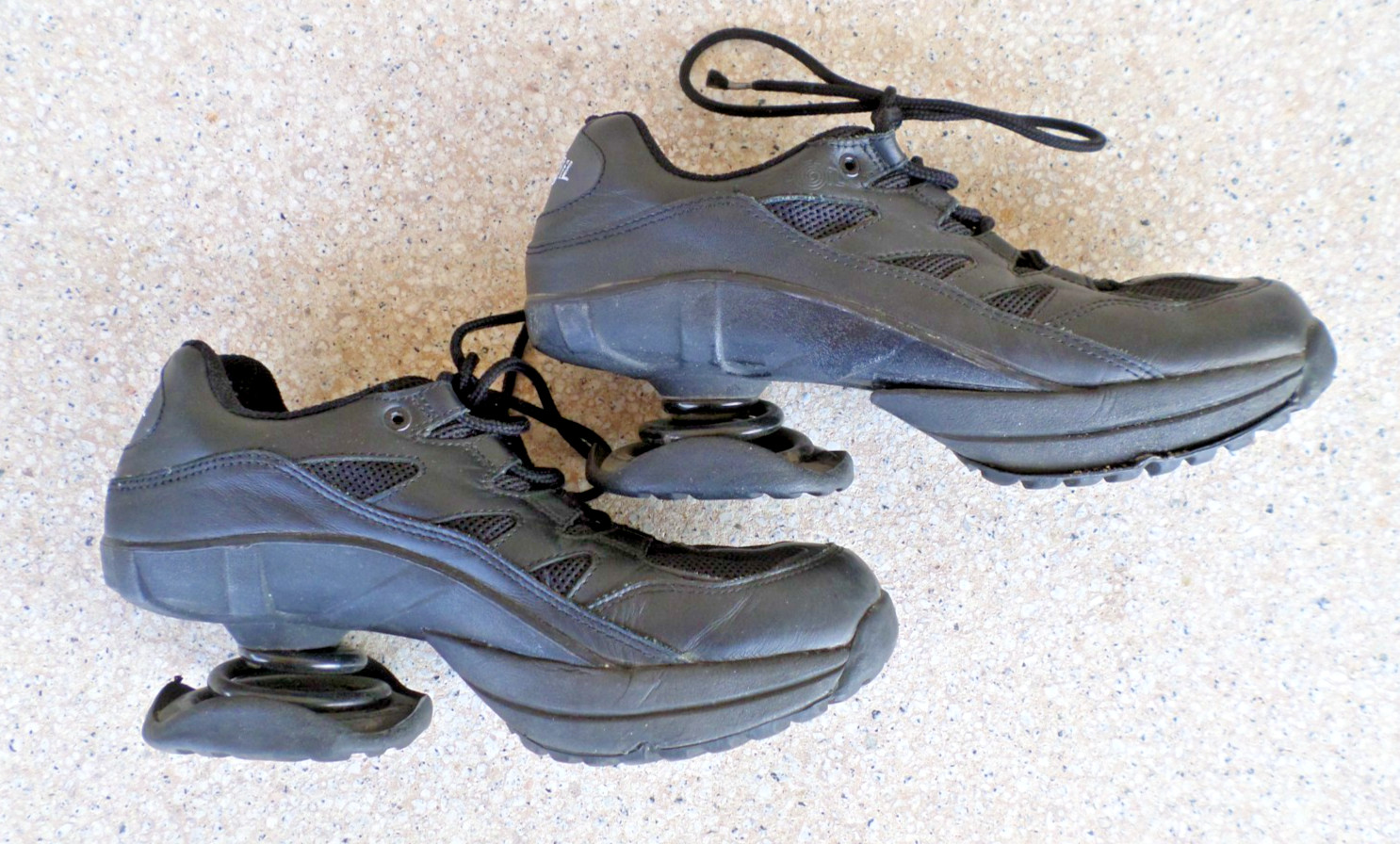 Z-COIL Freedom Black Leather and Mesh Spring Shoes. Men’s 11