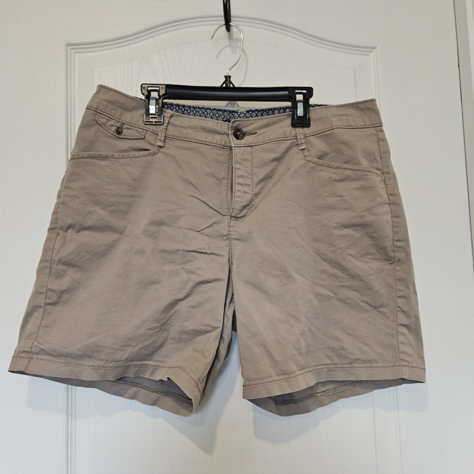 Lee Shorts Womens 10 Beige Midrise Fit Chino Casual Comfort Stretch