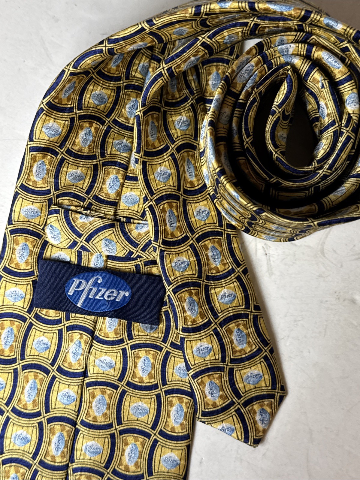 Pfizer VIAGRA Men’s Necktie Little Blue Pill Yellow Pharma Rep 3 3/4” Wide By 58