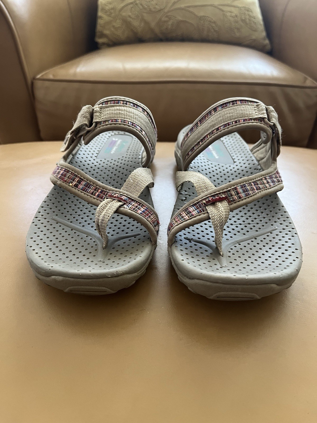 Skechers Reggae Mad Swag Thong Sandals Womens Sz 8.5 Taupe/Multi Outdoor Slip On