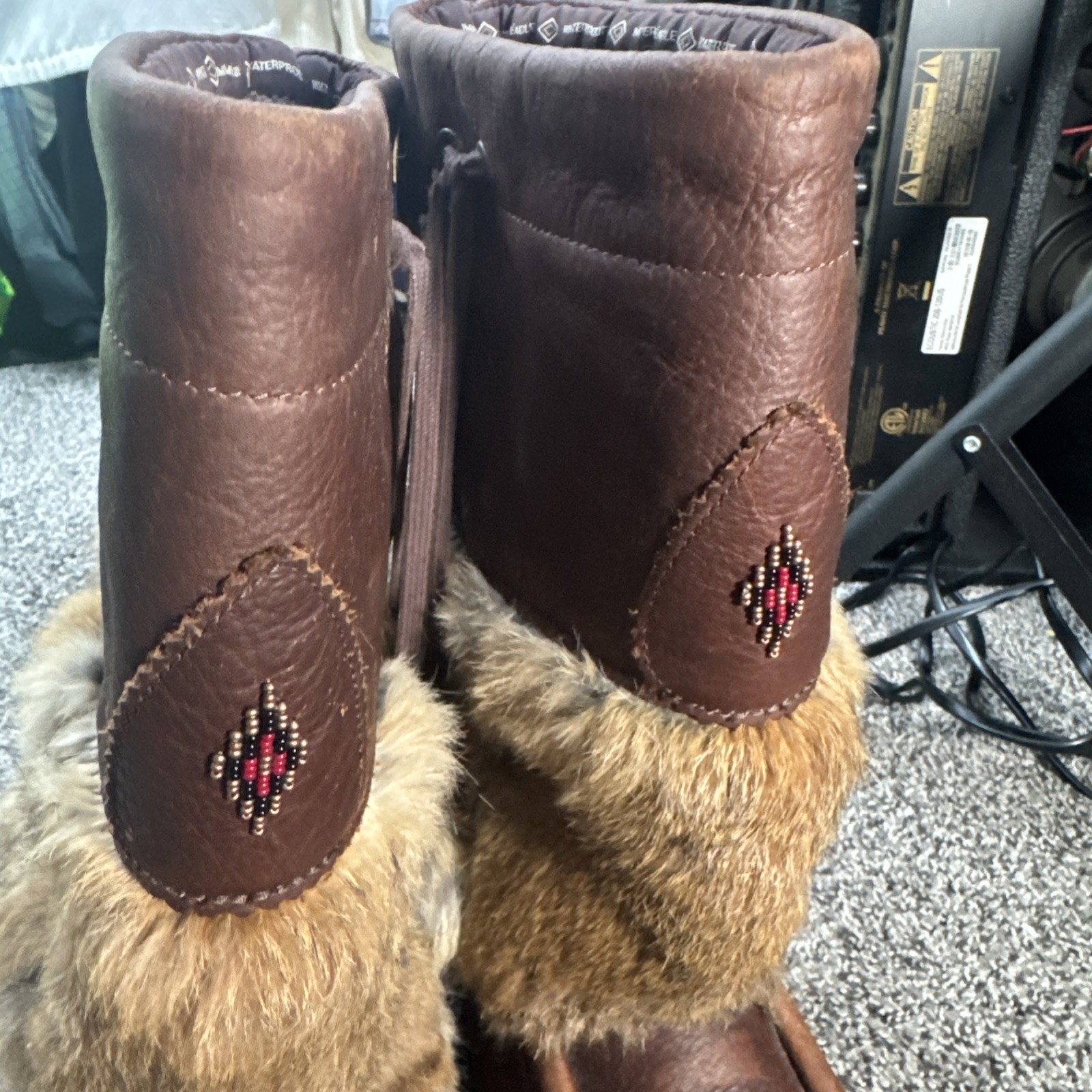 Manitobah Mukluks Snowy Owl Suede Boots Waterproof Womens Size L 8 M 6