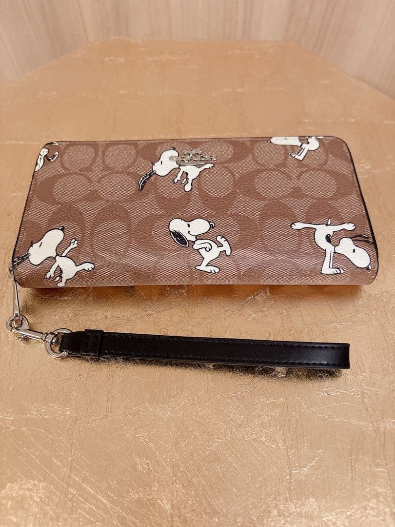 COACH Long Wallet Peanuts Collaboration Snoopy with Strap