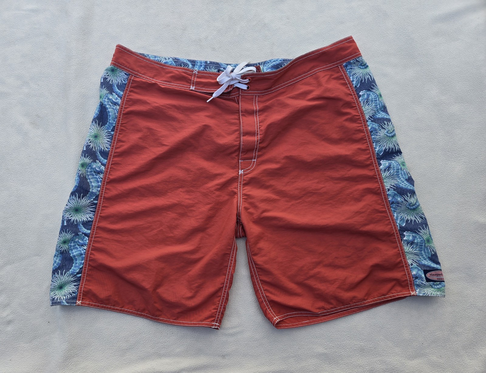 Vineyard Vines Swim Trunks Shorts Mens 40 Red Blue Sea Anemone Print Boardshorts