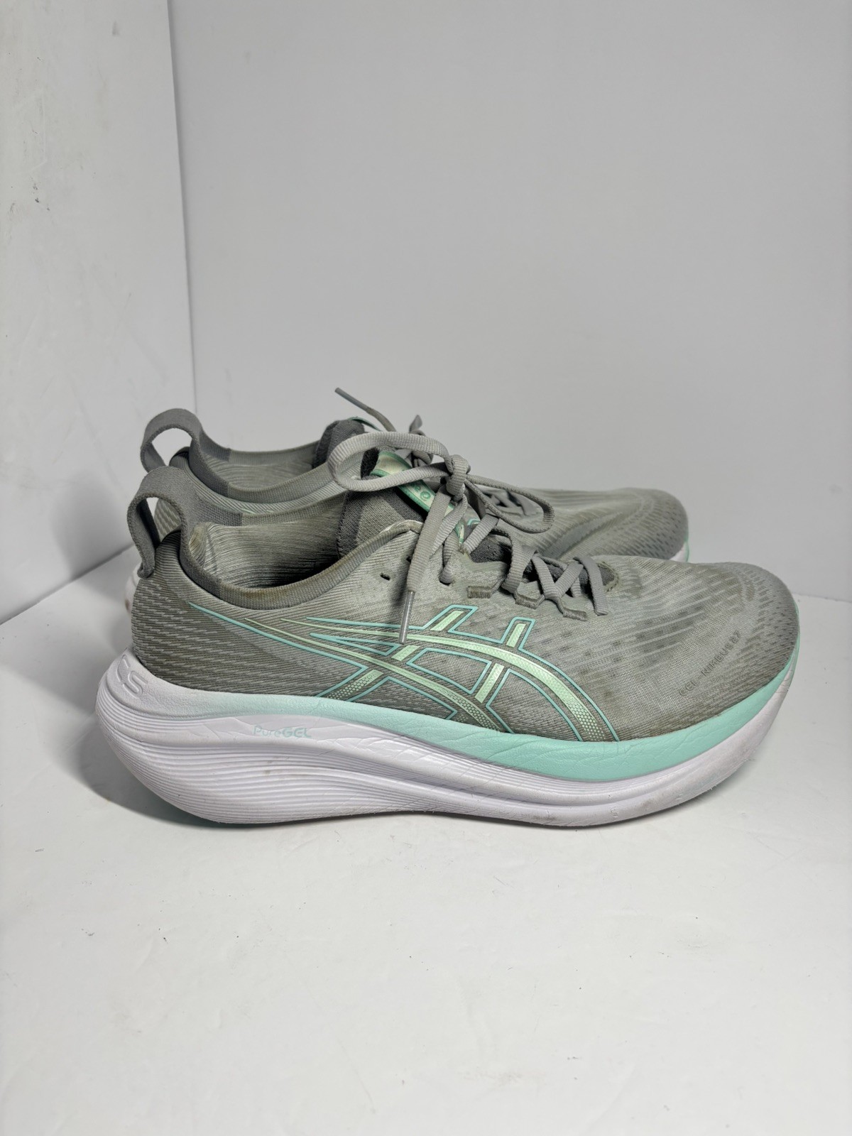 ASICS Women’s Gel-Nimbus 27 in the “Piedmont Grey/Illuminate Mint” Size 10.5