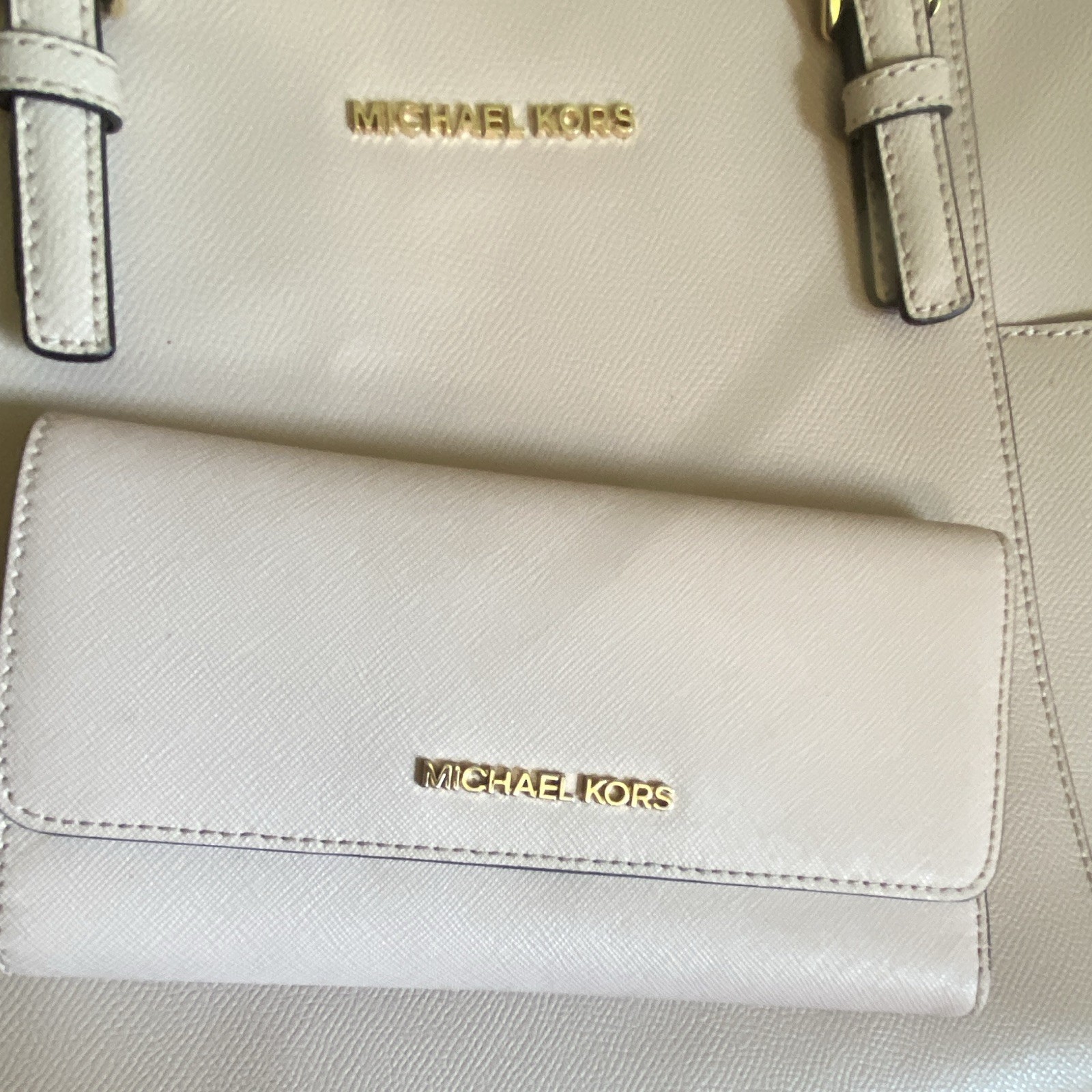 Michael Kors Beige Tote Zip Top Gold Hardware Lined Pockets Bottom Studs
