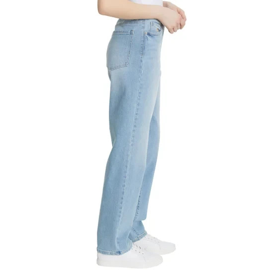 Gloria Vanderbilt Women’s Straight Leg Jean