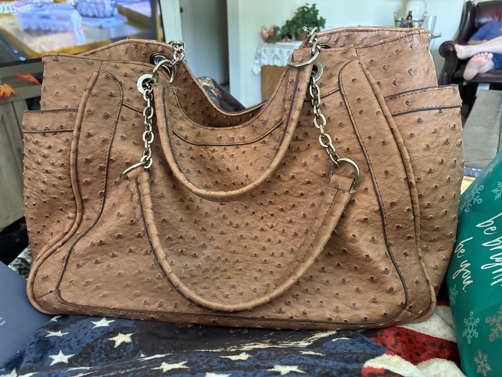 Women’s Large Brown Ostrich Textured Shoulder Bag Chain Strap Zip Lined Pockets