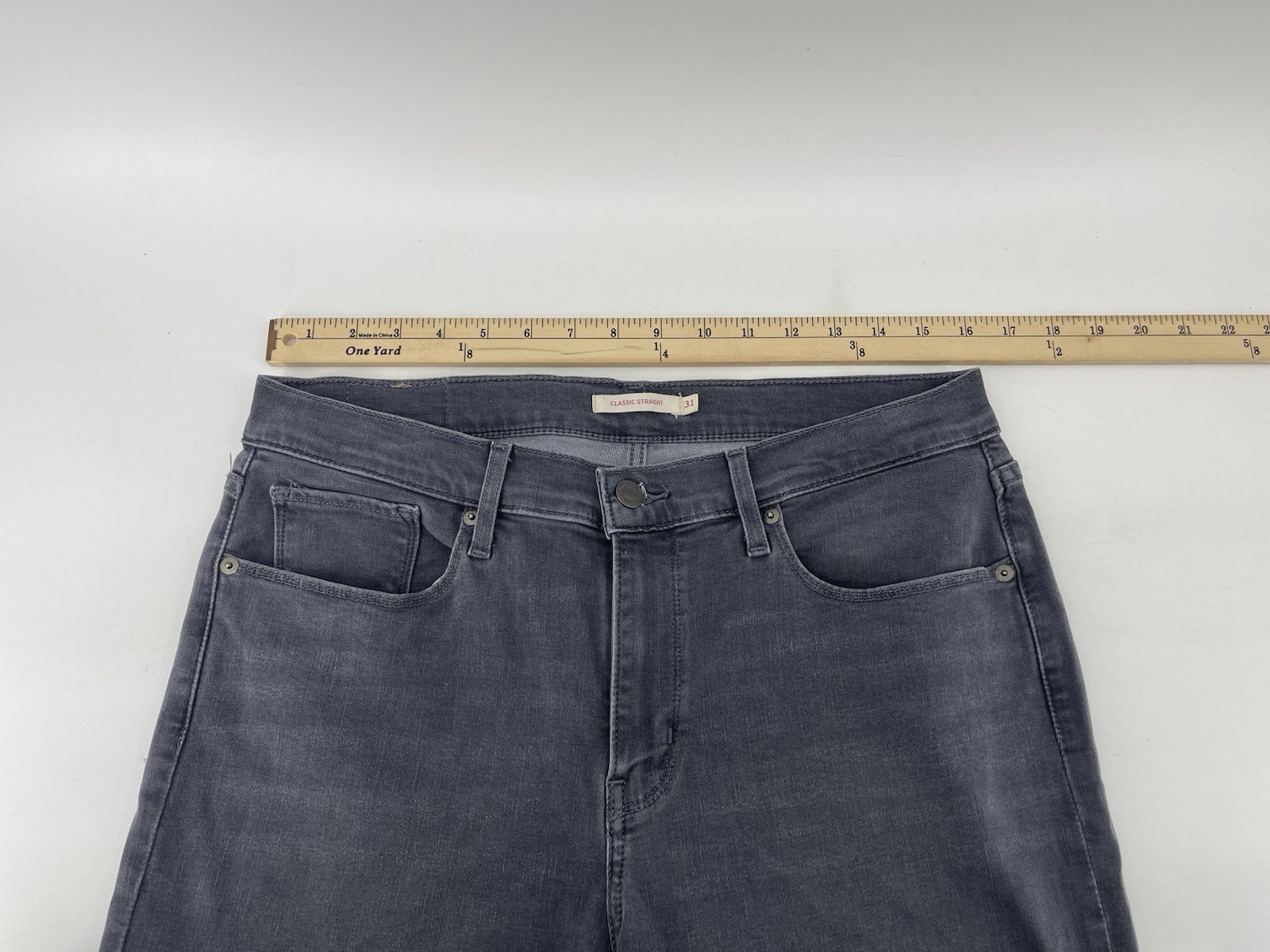 Levis Classic Straight Leg Stretch Jeans Women Size 31 Mid Rise Gray Denim
