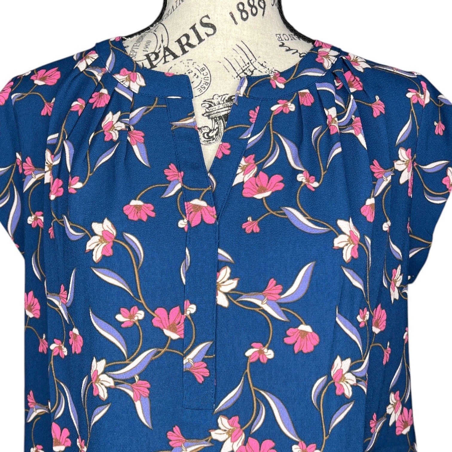 41Hawthorn (S) Morey Split Neck Short Sleeve Blouse – Stitch Fix Floral Top