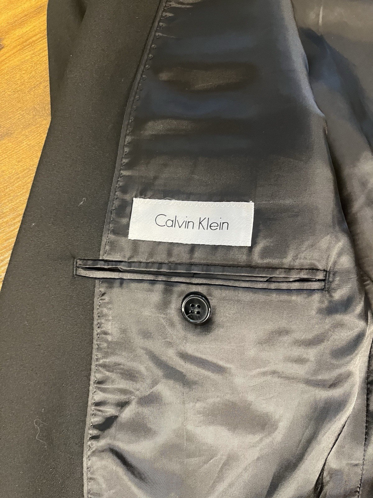 Calvin Klein Black Solid Tuxedo Suit Jacket 42R Regular Fit 2-Button Notch