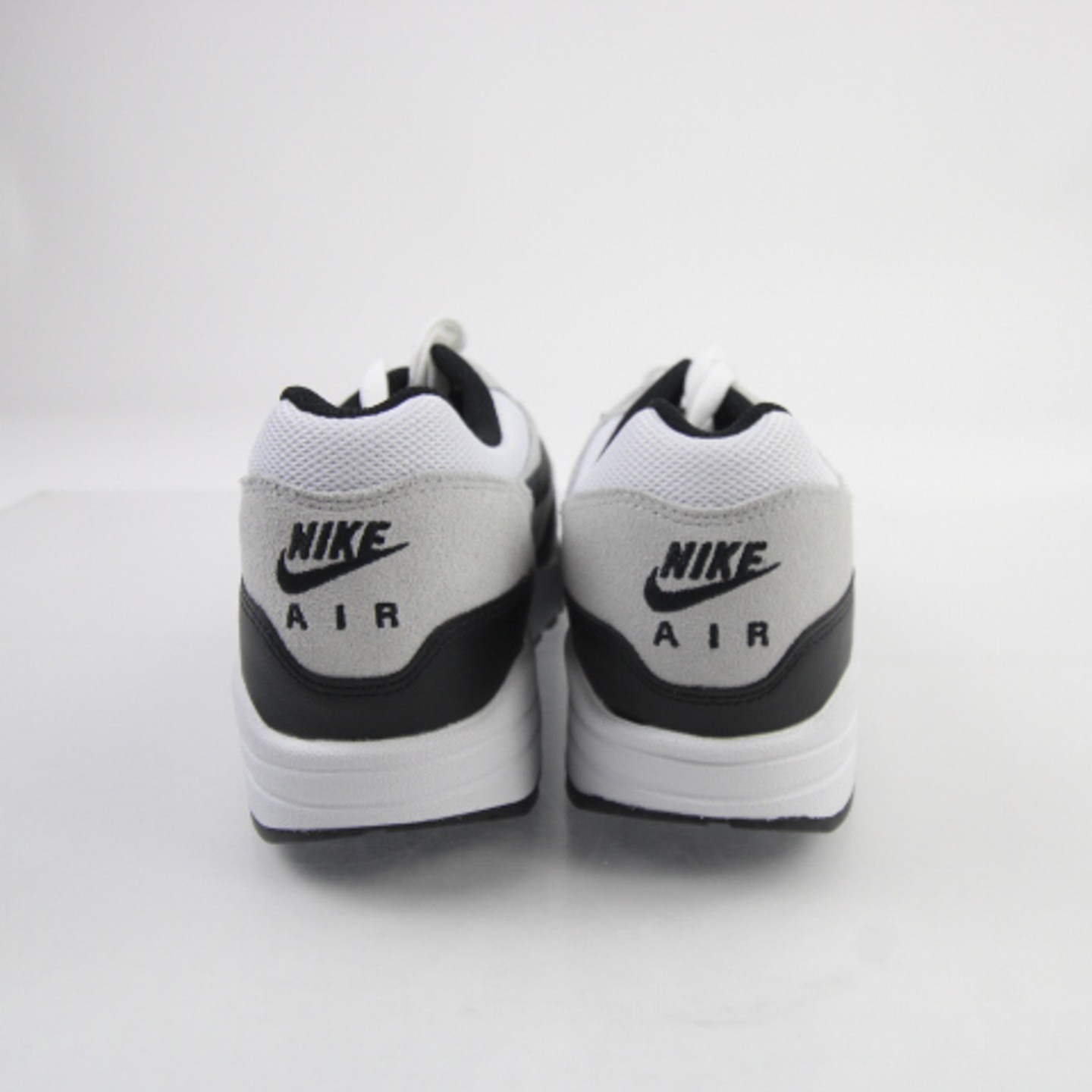 Nike Air Max Casual Shoes Men’s White Used Multiple Sizes