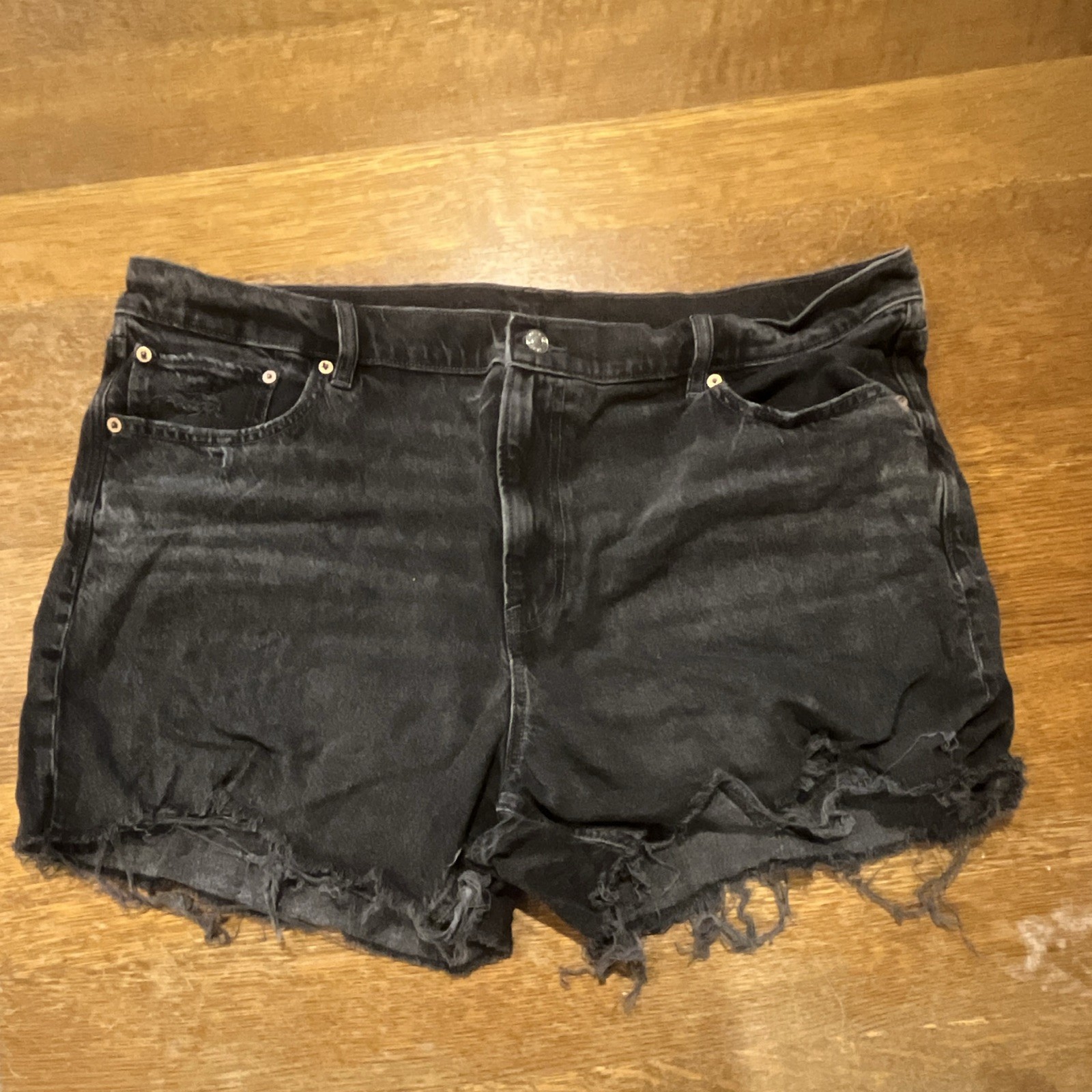 American Eagle Women’s Black Dark Wash Denim Cut Off Shorts Mid Rise Stretch 18
