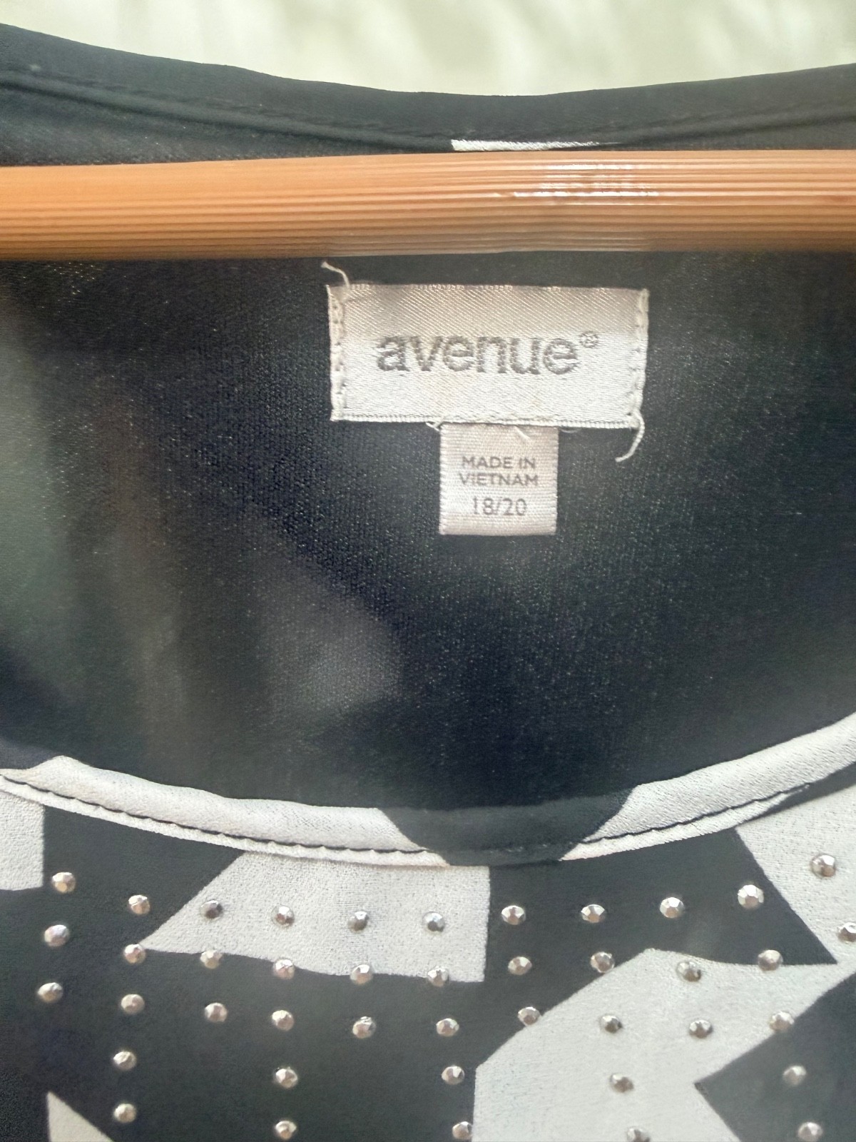 Avenue 18/20 Black White Geometric Rhinestone Top Chiffon Flutter Sleeve Plus Si