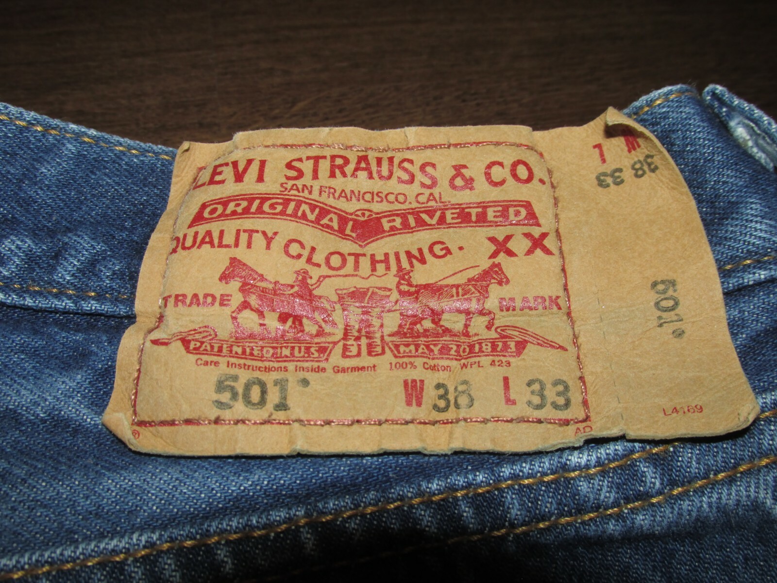 Levis 501 Button Fly Perfect Faded Denim Jeans Pant Men’s 38 x 33 (TD5-18)