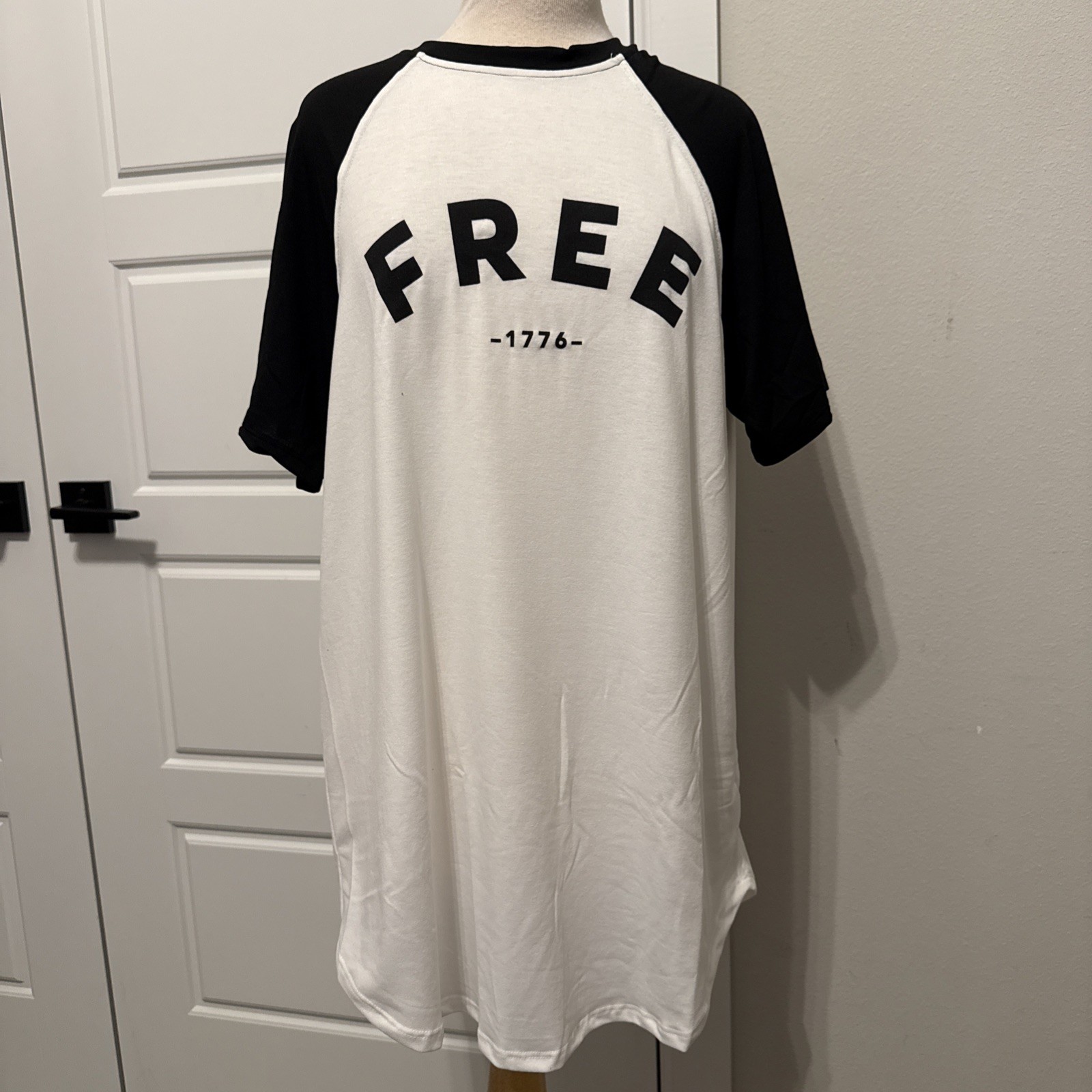 LuLaRoe Axel L Black White Short Sleeve Raglan Top Americana “FREE” Unisex NWT
