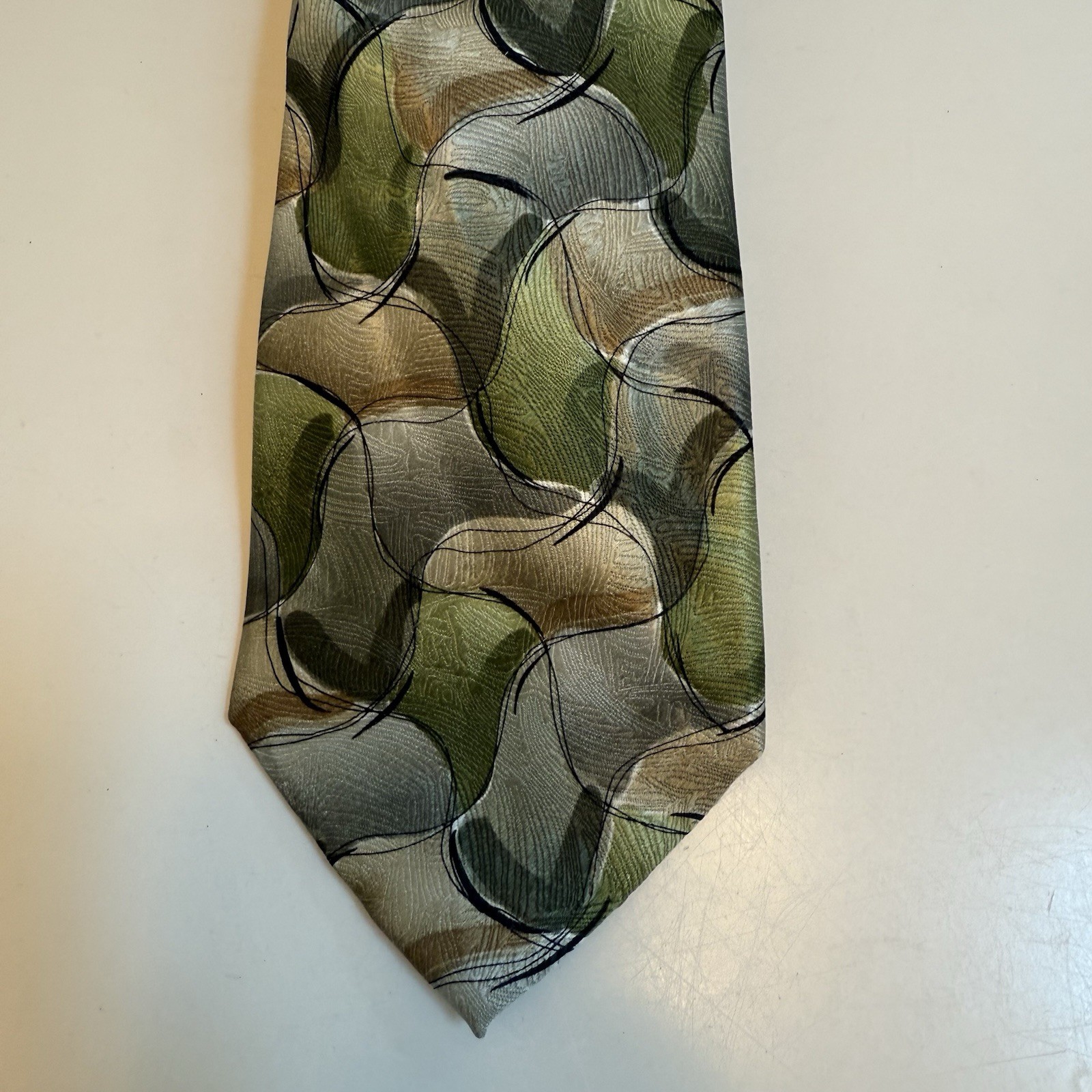J. Garcia Tie, 100% Silk, Green Pattern, 59” Long, 3 3/4” Wide, Excellent Cond!