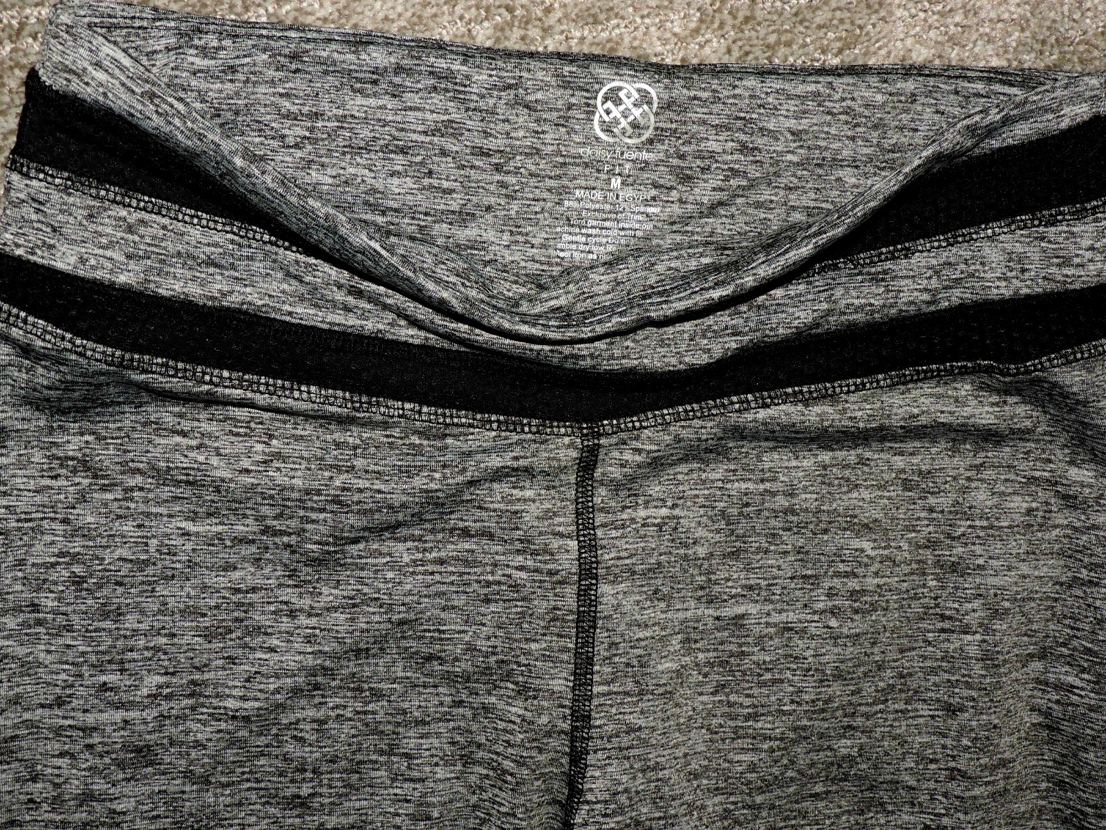 Daisy Fuentes Blk/Gray heather mesh panel Capri Legging SZ M Poly/span no pocket