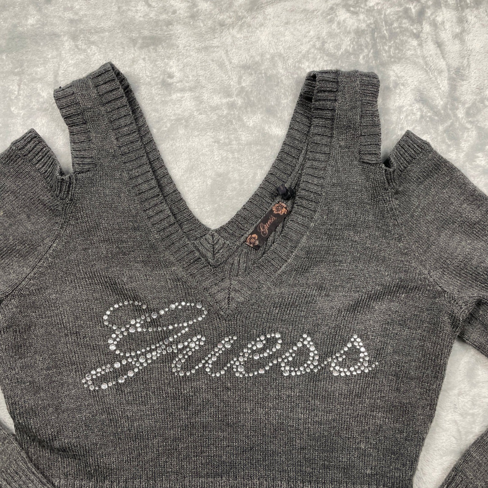 Guess Cold Shoulder Sweater Womens Gray Rhinestone Logo Ribbed Knit V-Neck Large