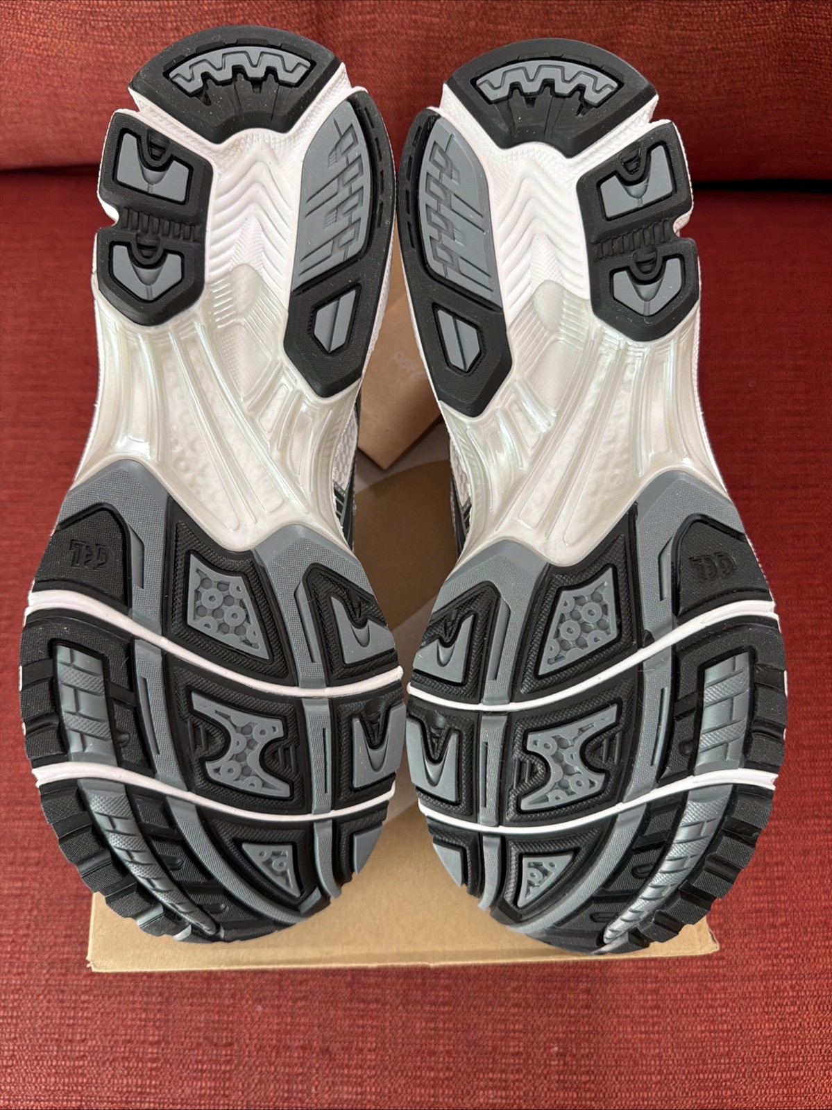 ASICS GEL-Kayano 14 White/Graphite Grey 1203A537-110 Men’s 11.5, Brand New