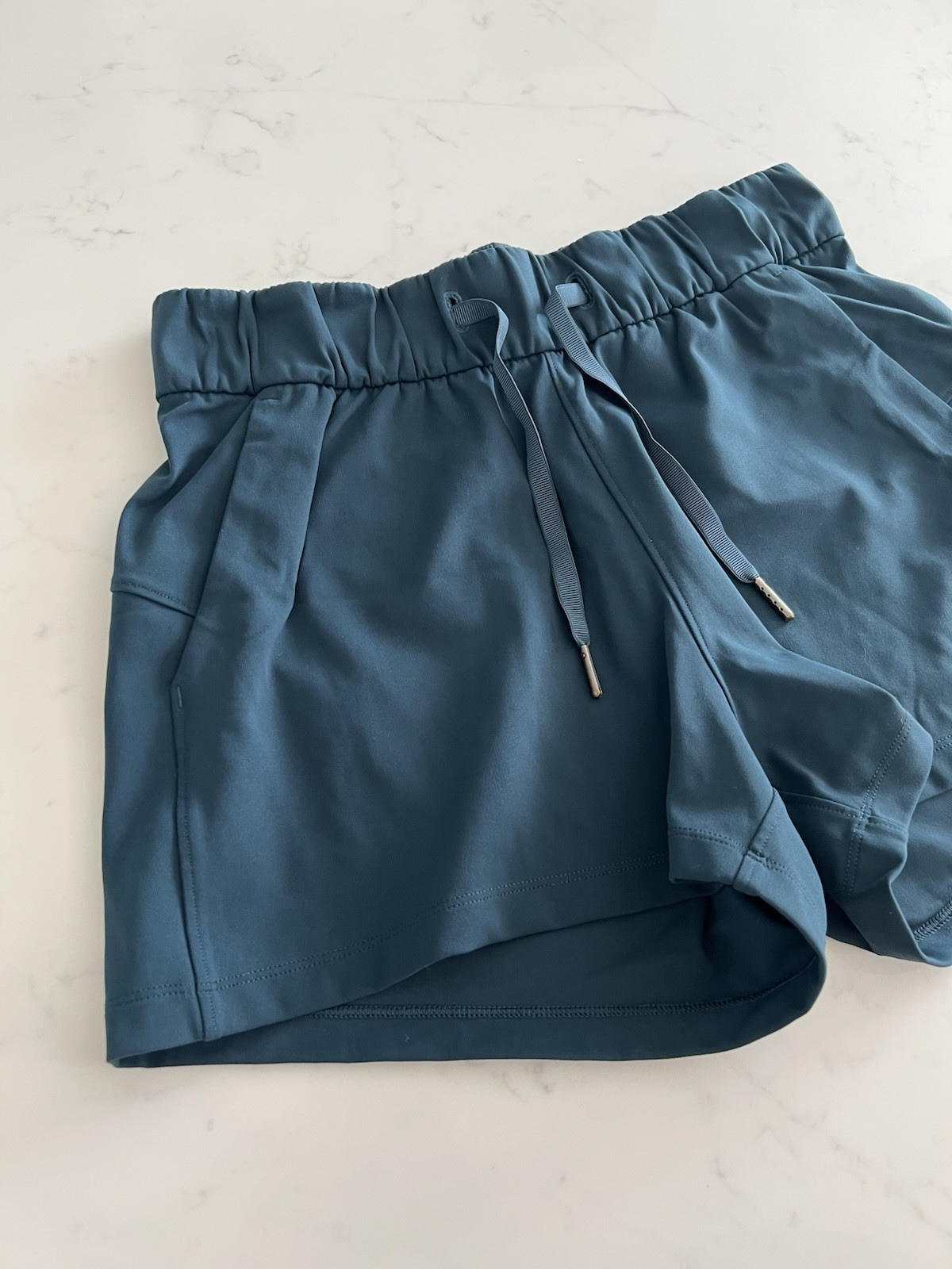 Lululemon On the Fly Shorts Submarine Size 4 Athletic Casual 2.5” Inseam