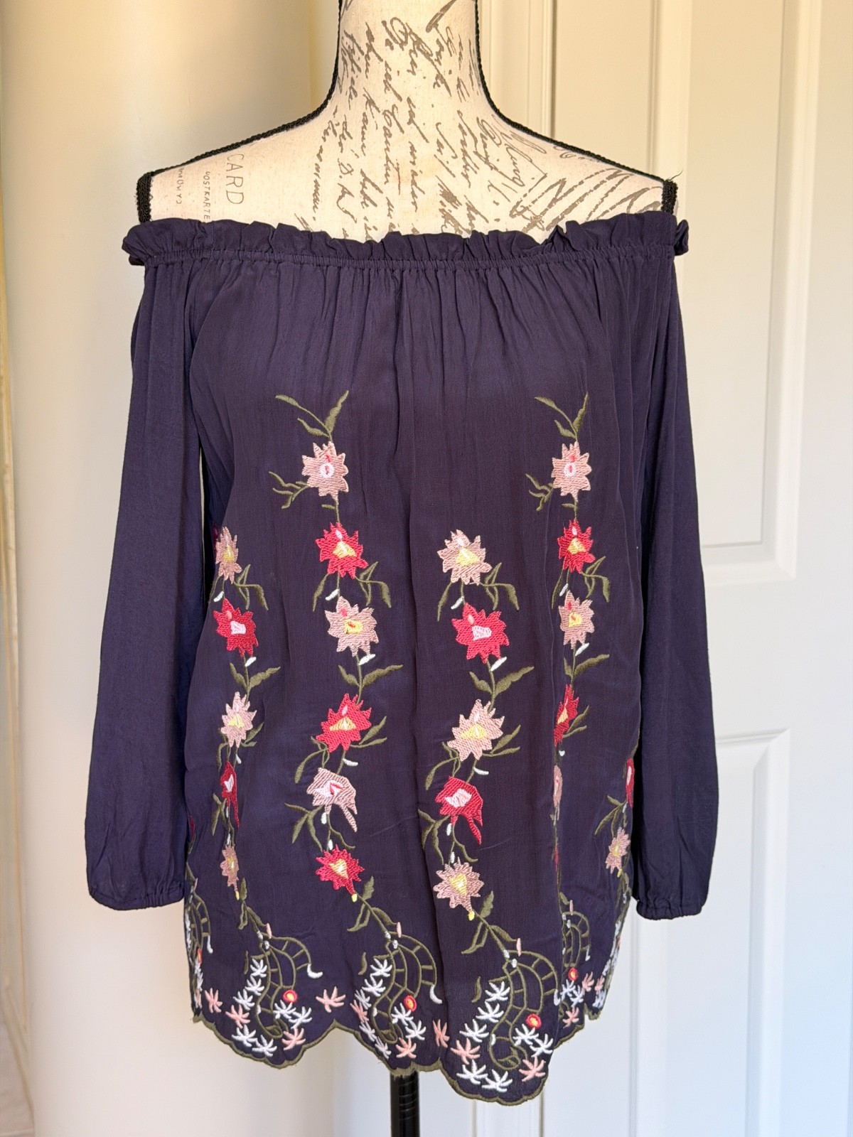 Chelsea & Theodore NWT Off the Shoulder Embroidered Boho Peasant Blouse Top Sm