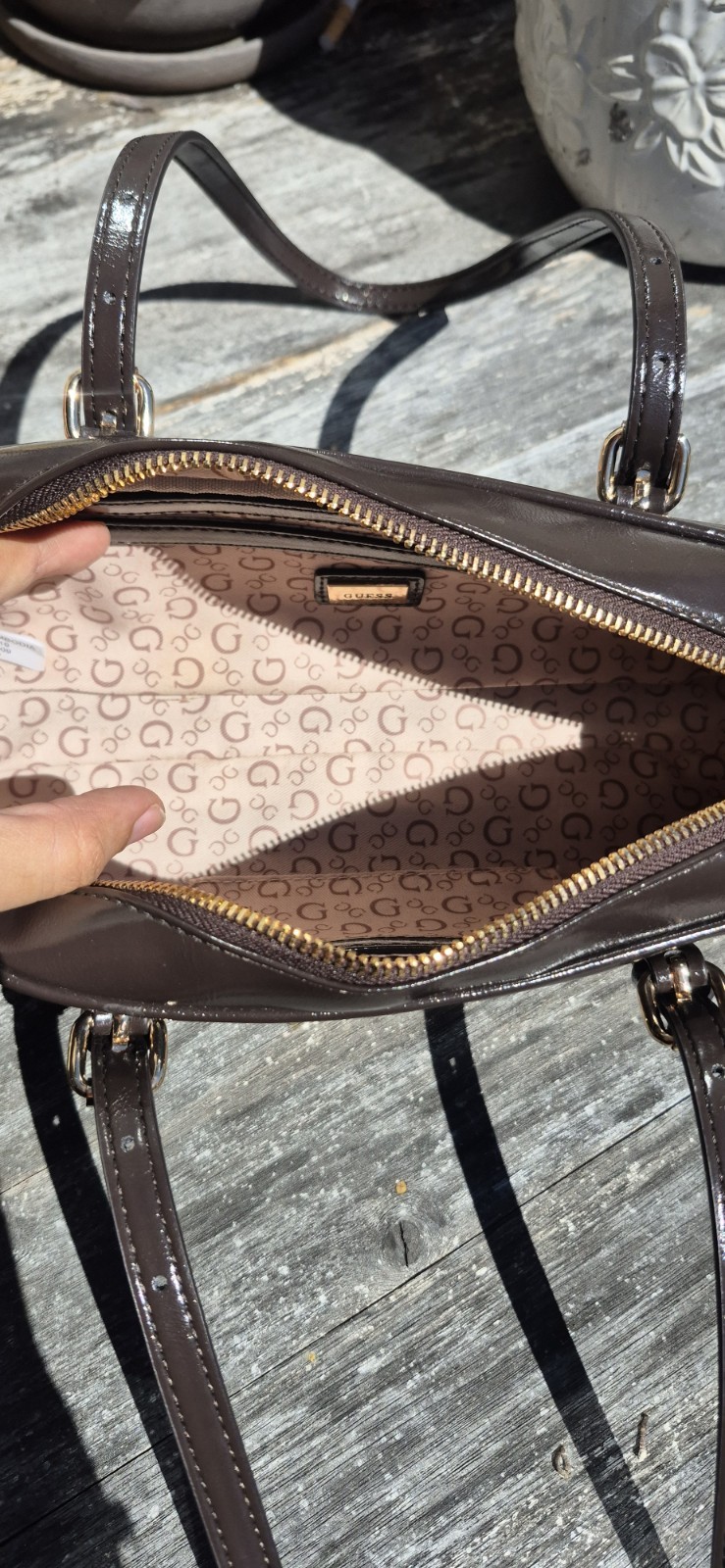 GUESS Brown Shoulder Bag Zip Top Gold Hardware Logo Lined Beige Interior