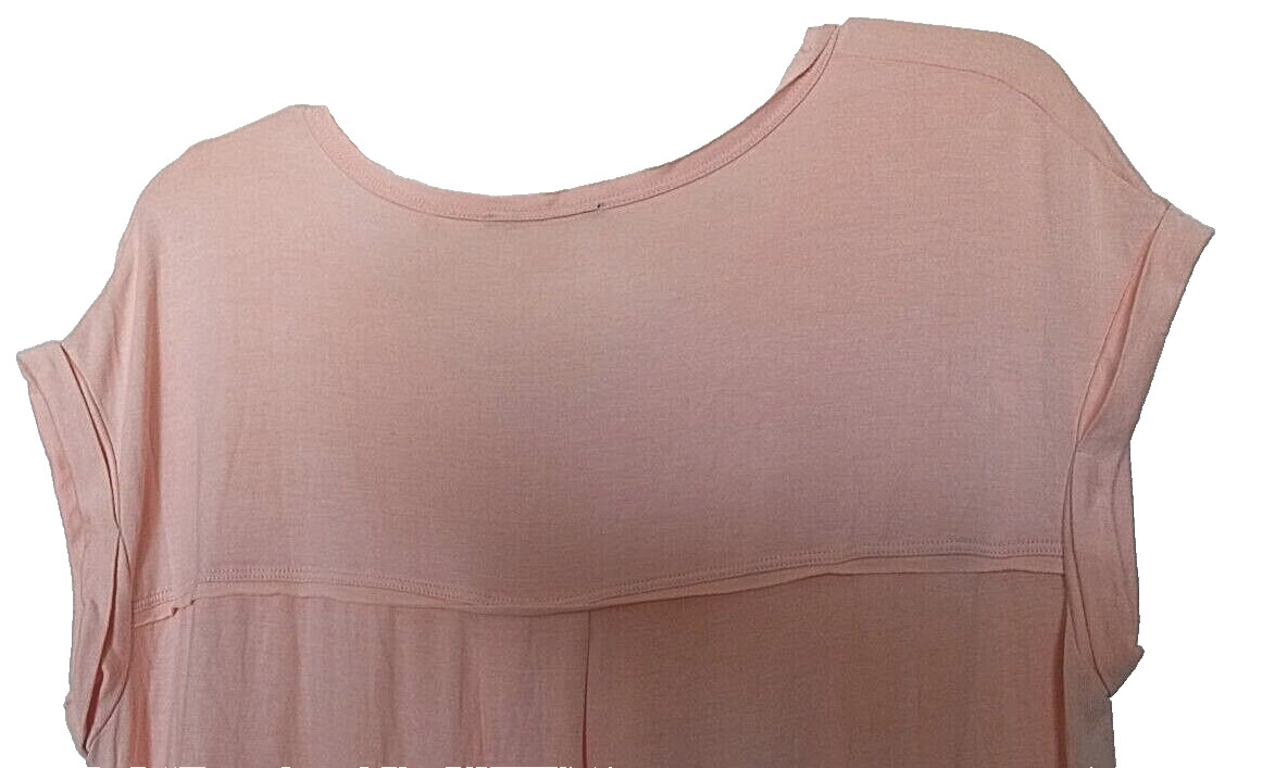 Tahari 95% viscose, 5% spandex solid “Peach Fizz” T-Shirt Size Large